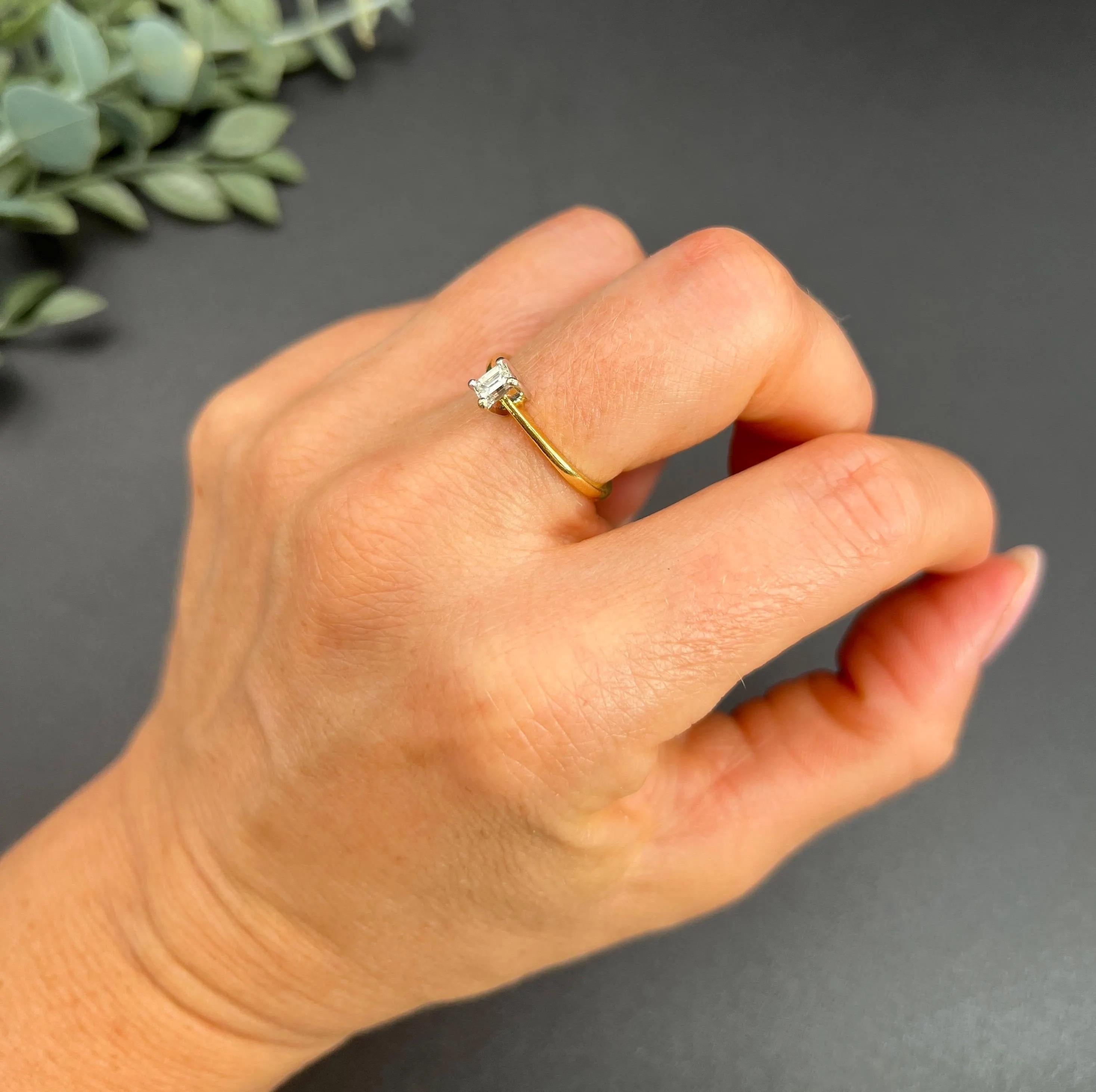 Taglio princess Anello di fidanzamento Single Stone in oro giallo 18 ct, 0,25 carati con diamante taglio principessa in vendita
