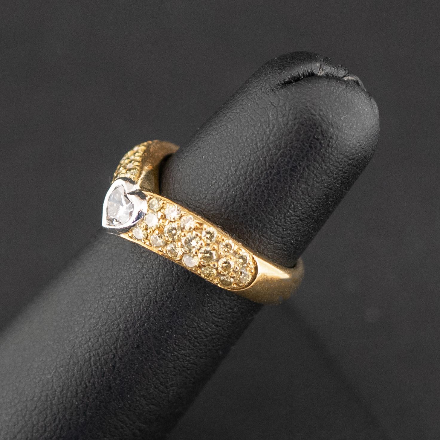 Condition: Pre-owned with mild/light scratches
Material: 18ct Yellow Gold 
Main Stone: 0.25ct Heart-shaped Diamond
Main Diamond Clarity: VS-Si1
Main Diamond Colour: H-I
Secondary Diamonds: Pave set SI-I1 yellow tinted diamonds
Item Weight: