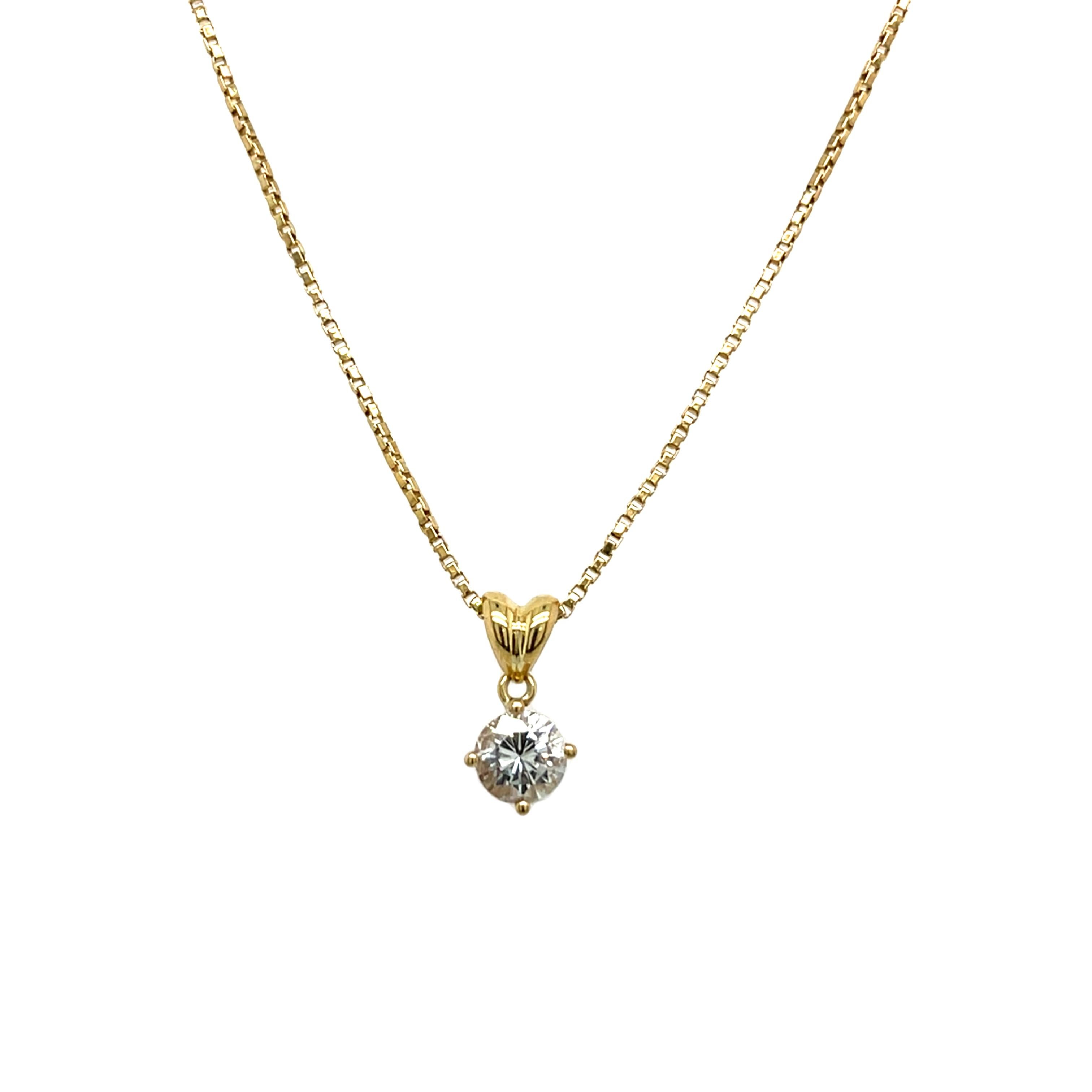 Taille ronde Pendentif en or jaune 18ct avec un diamant de 0,35ct suspendu à une chaîne de 18