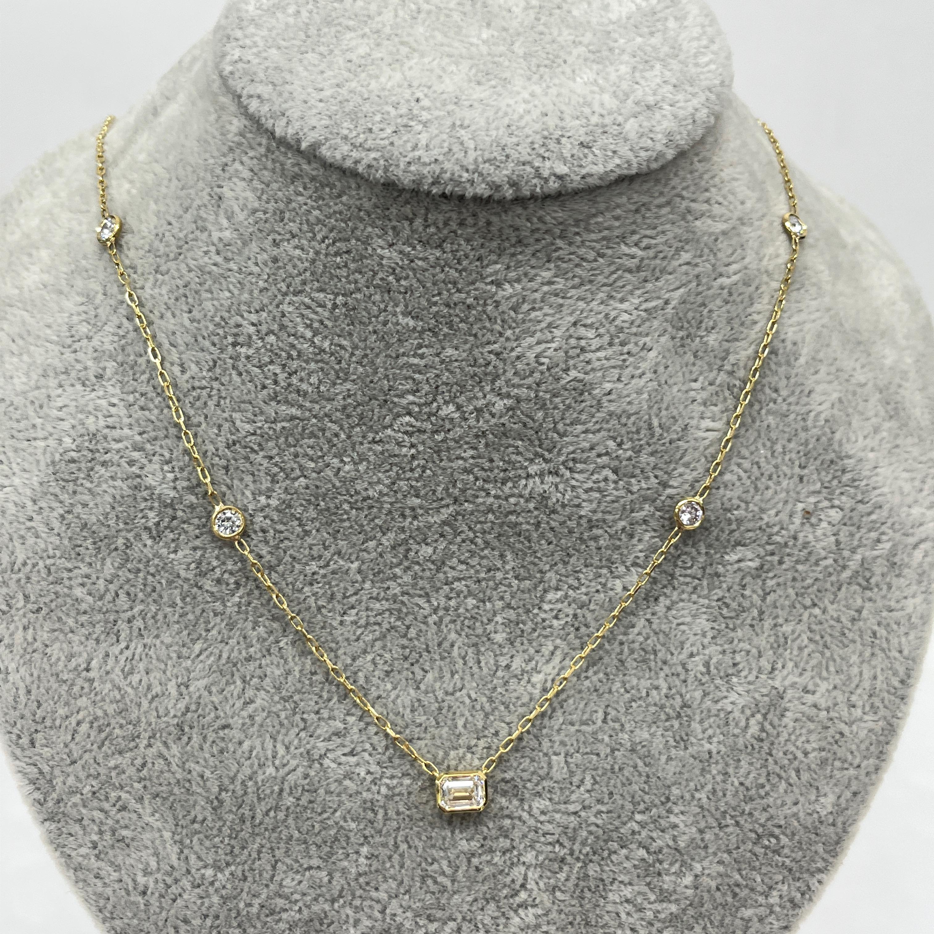 Taille émeraude Collier en or jaune 18 ct. avec 0,57 ct. de diamants G-VVS1 GIA en vente