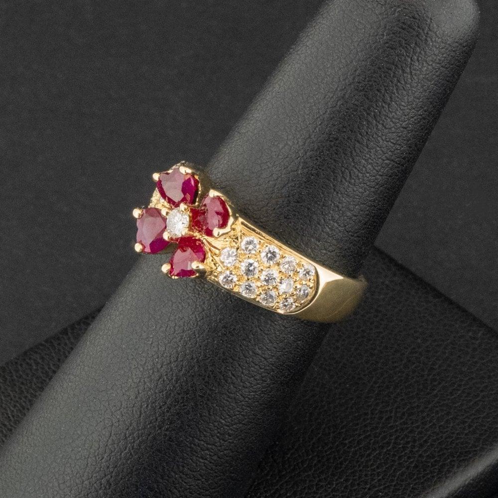 18ct Yellow Gold 1.17ct Ruby & Diamond Flower Ring In Good Condition For Sale In Southampton, GB