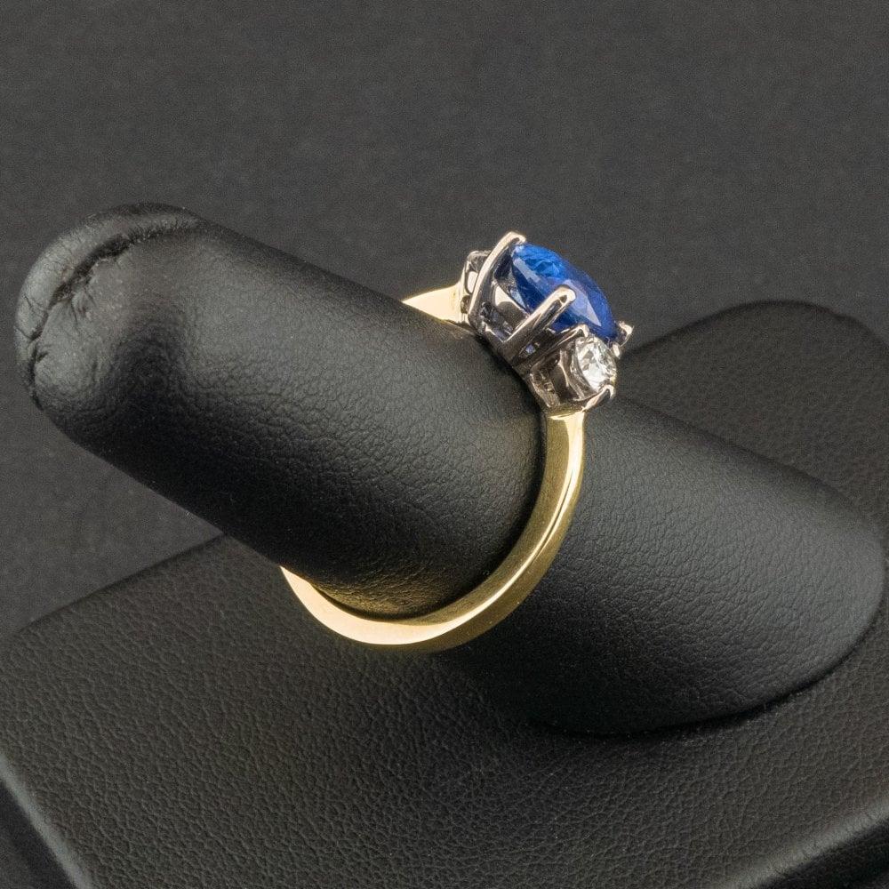 18ct Yellow Gold 1.87ct Sapphire and 0.40ct Diamond Trilogy In New Condition For Sale In Southampton, GB