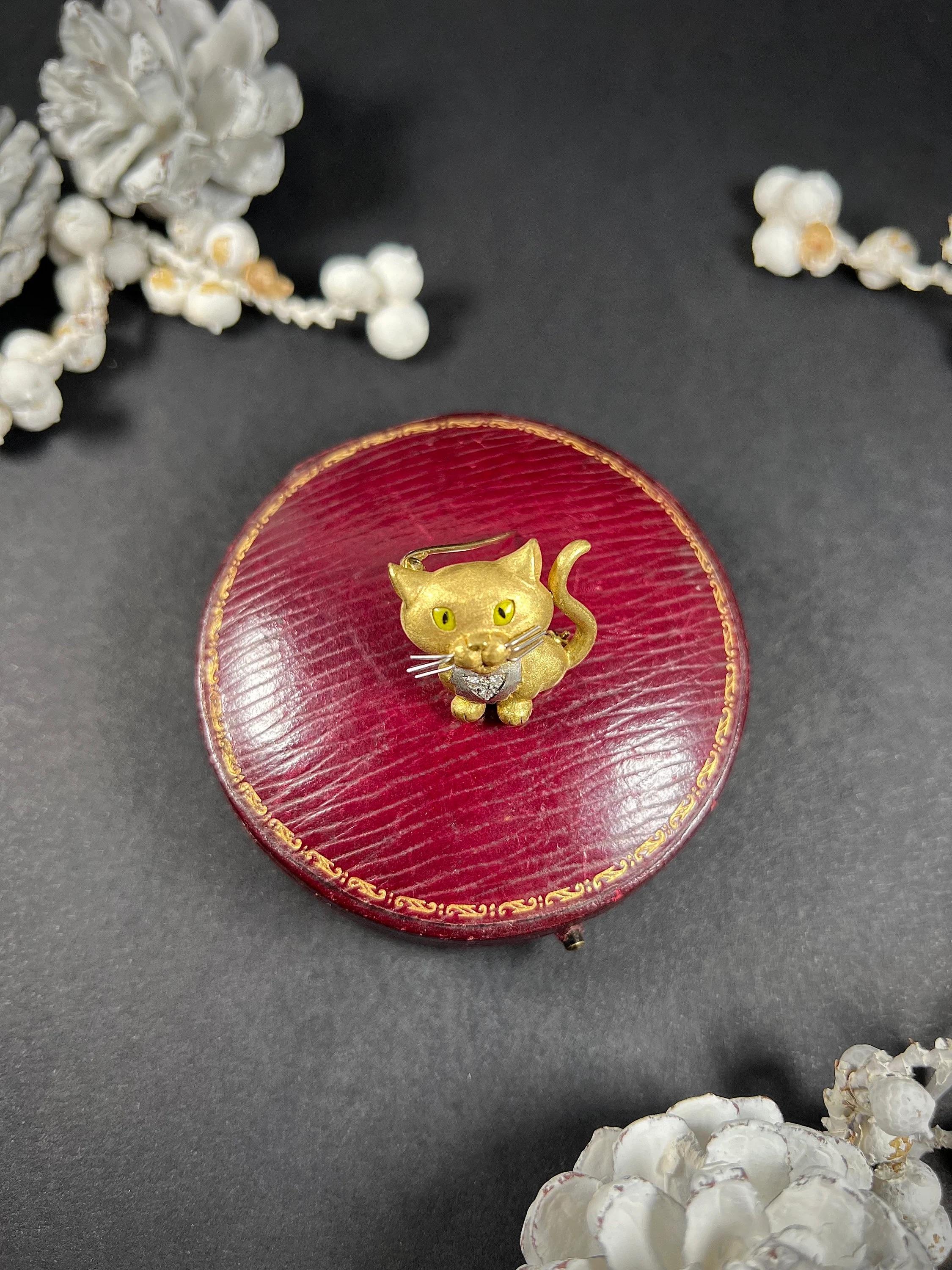 18ct Yellow Gold 1980s Cat Brooch Enamel Eyes Diamond Bib White Gold Whiskers For Sale 1