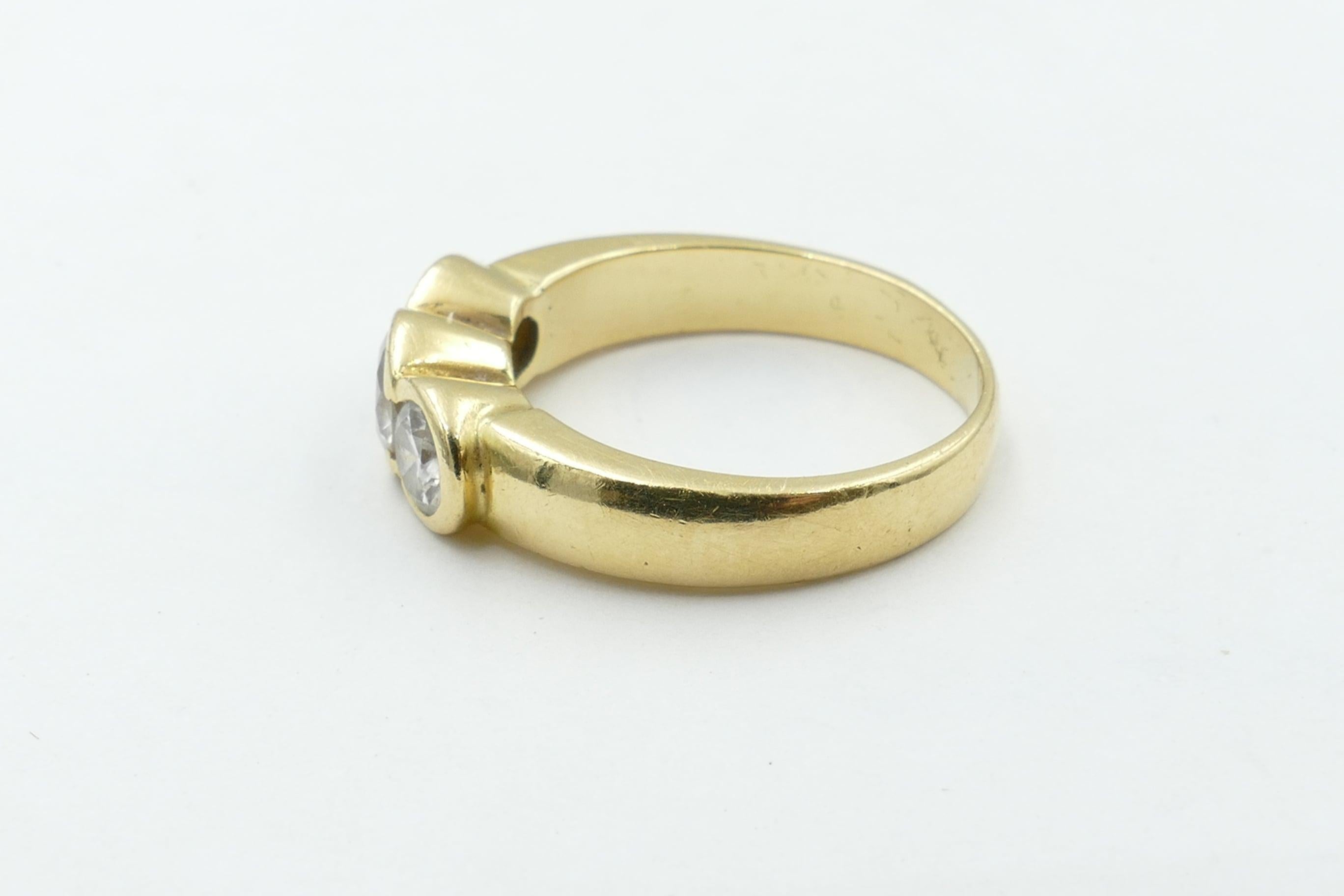 Modern 18 Carat Yellow Gold 3 Diamond Trilogy Ring For Sale