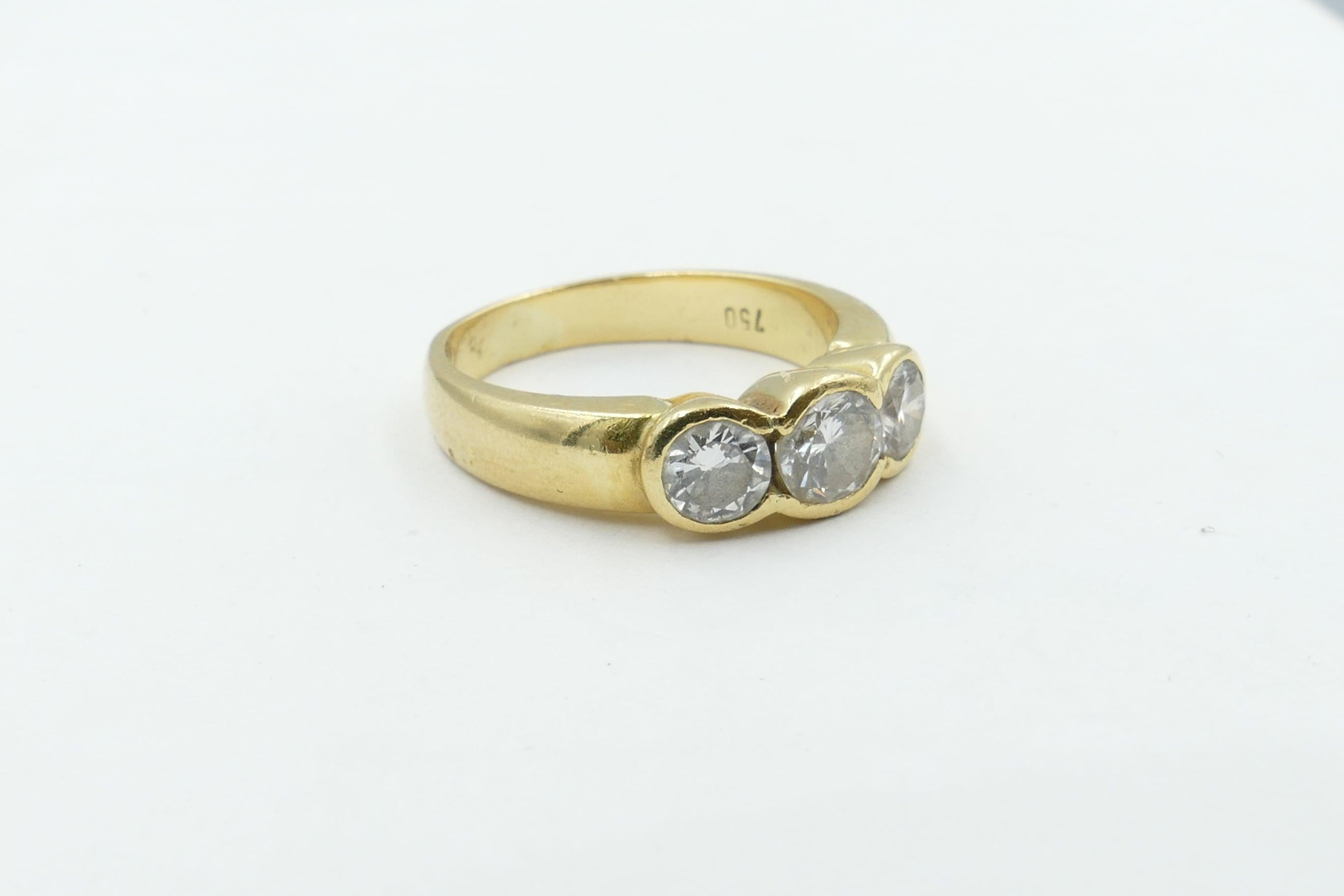 18 Carat Yellow Gold 3 Diamond Trilogy Ring In New Condition For Sale In Splitter's Creek, NSW