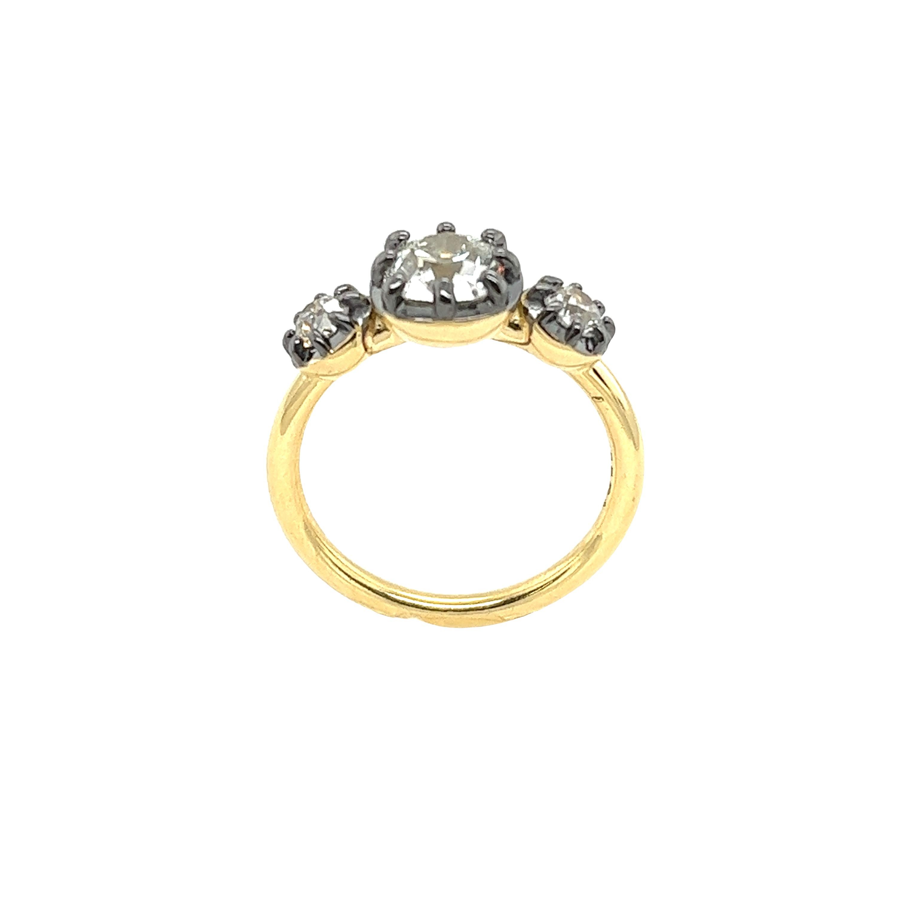 18ct Yellow Gold 3 Stone Diamond Ring, Set With 1.19ct Cushion Diamond & 0.42ct For Sale 2