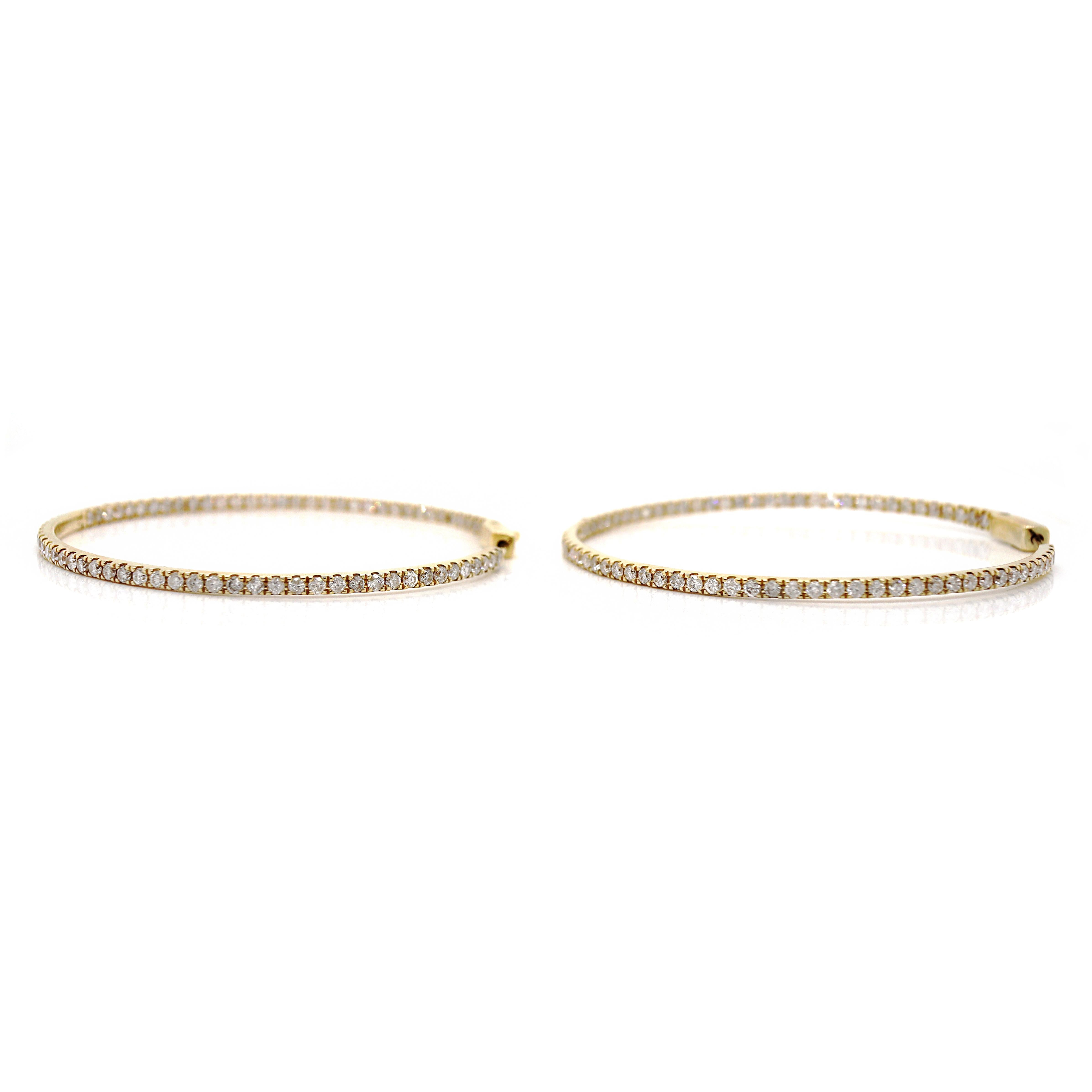Taille ronde Créoles en or jaune 18 carats avec 3,00 carats de diamants en vente