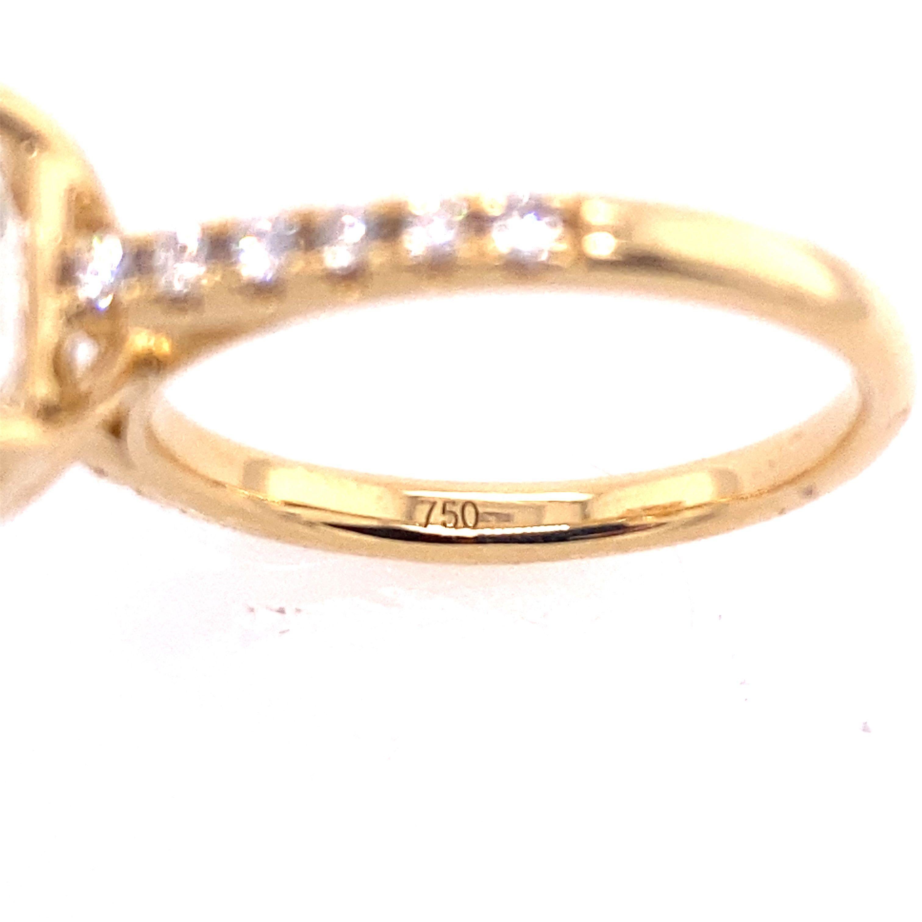 Dieser Solitär-Diamantring ist mit 3,01ct 
Farbe I, Reinheit VS2 mit GIA-Zertifikat,
ist an den Schultern mit 12 Diamanten besetzt
von insgesamt 0,30ct.
Dieser Ring ist elegant und schön 
und wird so lange andauern, wie eure Liebe