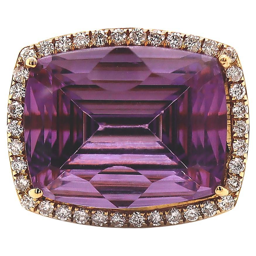 Anillo de Cóctel de Amatista y Diamante en Oro Amarillo de 18 Quilates