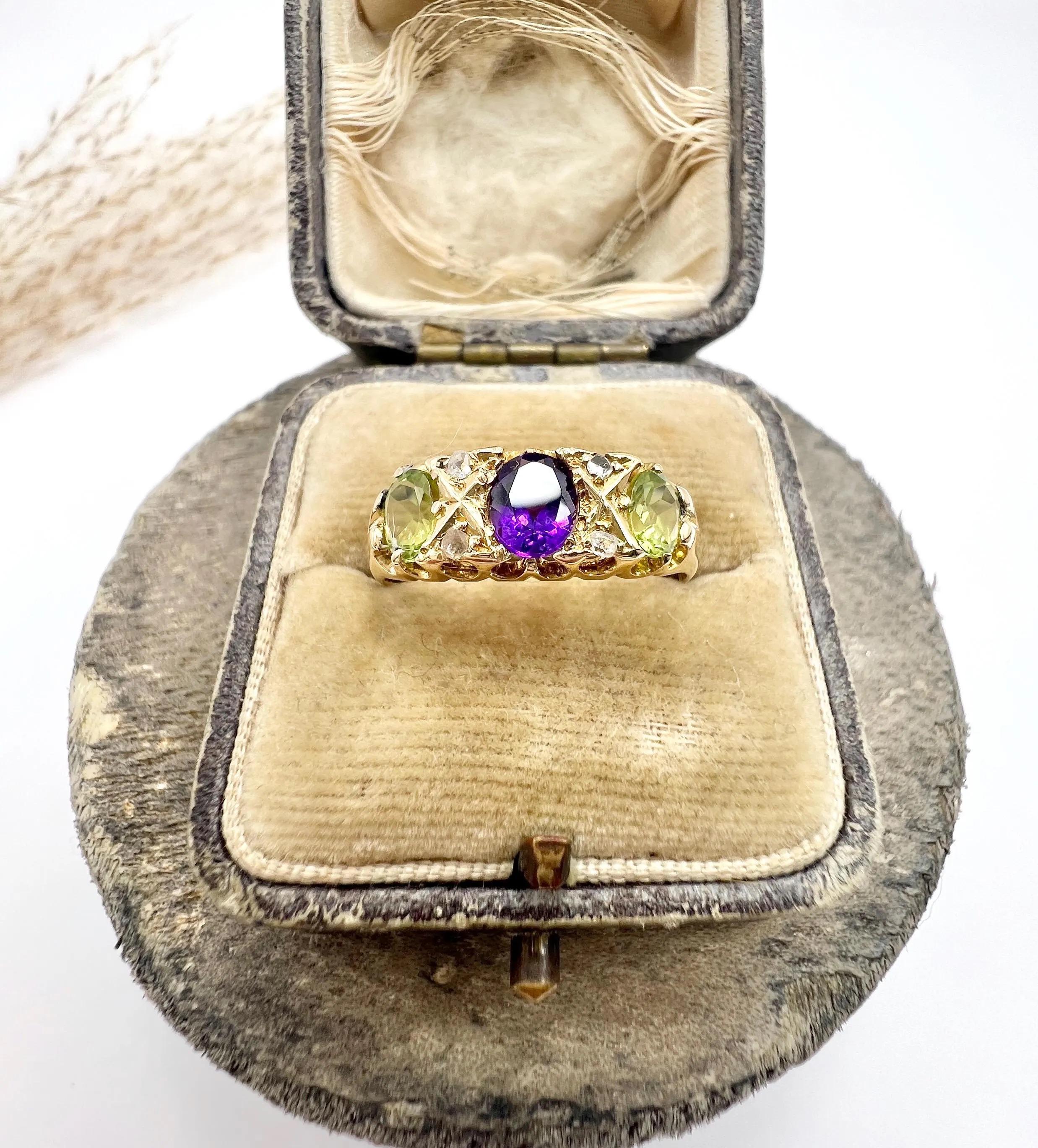Bague Suffragette en or jaune 18 carats avec améthyste, diamant et péridot, poinçonnée en 1907 en vente 4