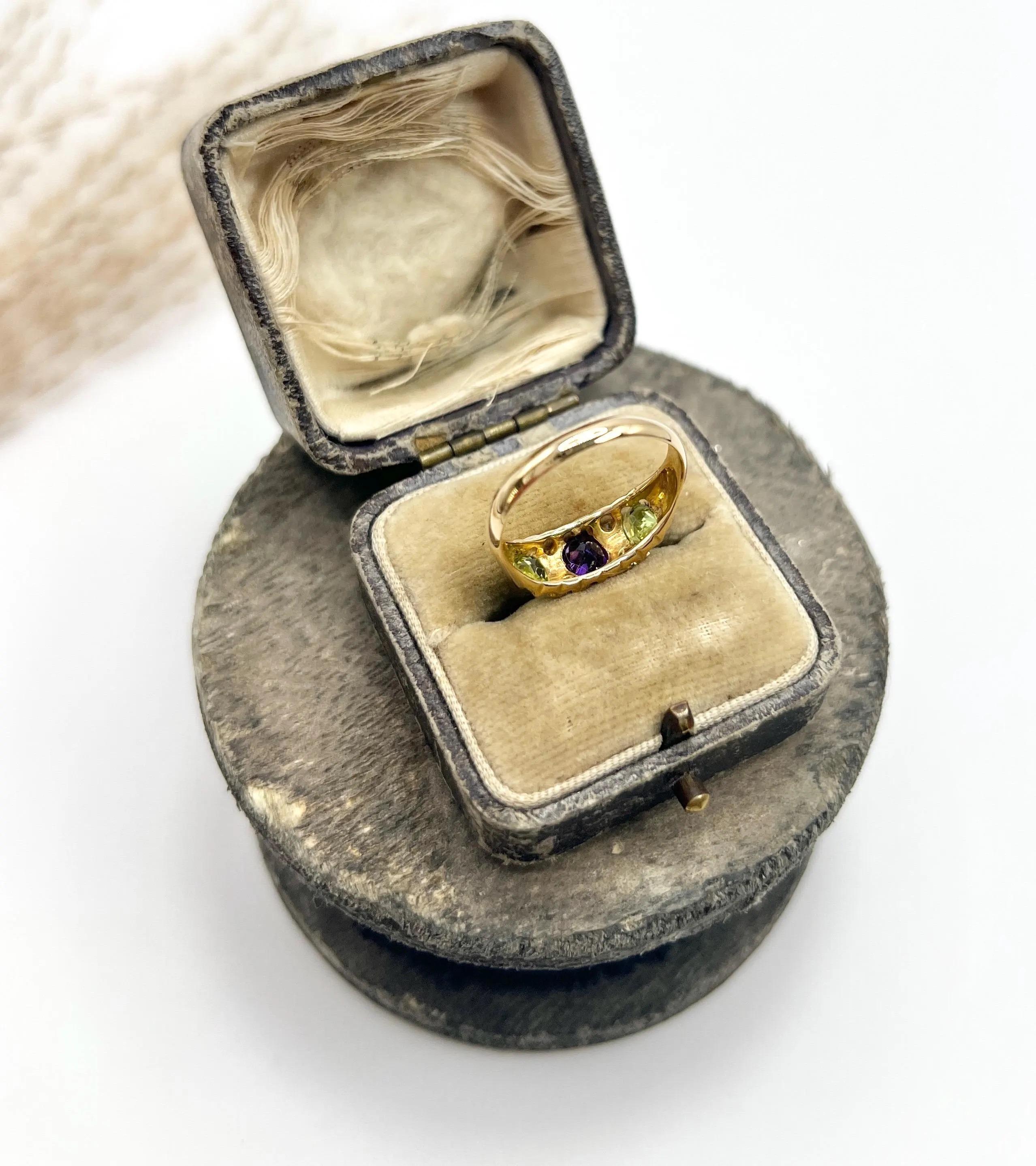 Bague Suffragette en or jaune 18 carats avec améthyste, diamant et péridot, poinçonnée en 1907 en vente 1