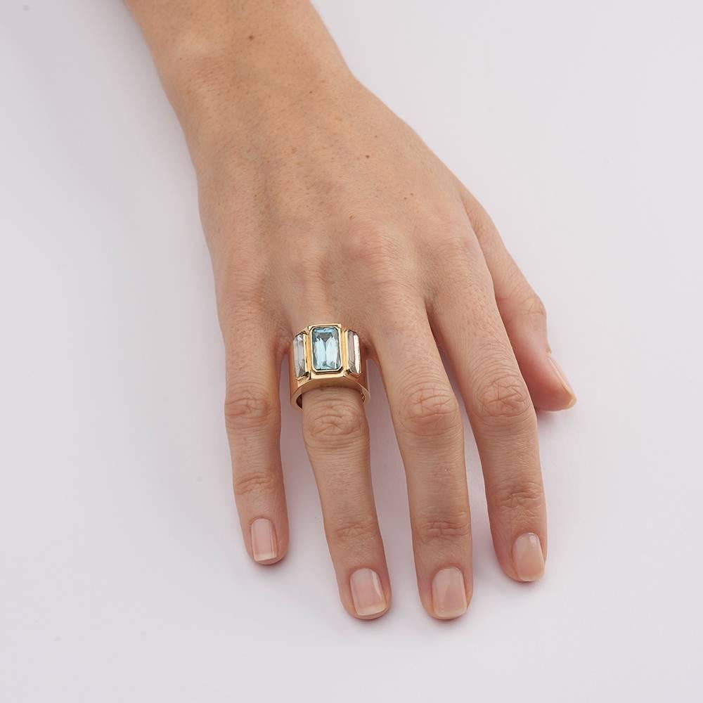 Contemporary 18ct Yellow Gold and Aquamarine Cocktail Ring For Sale
