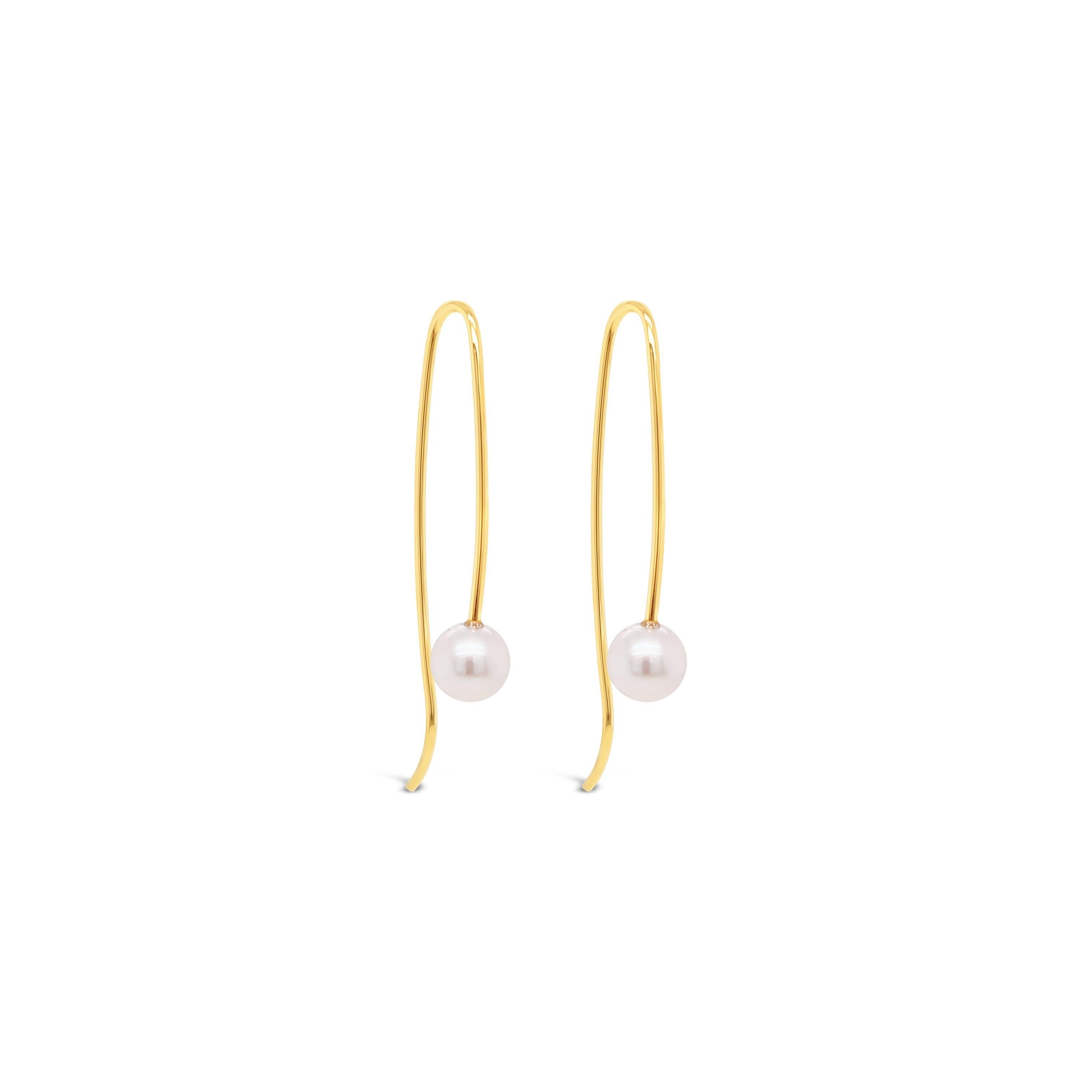 These elegant 18ct yellow gold drop 
