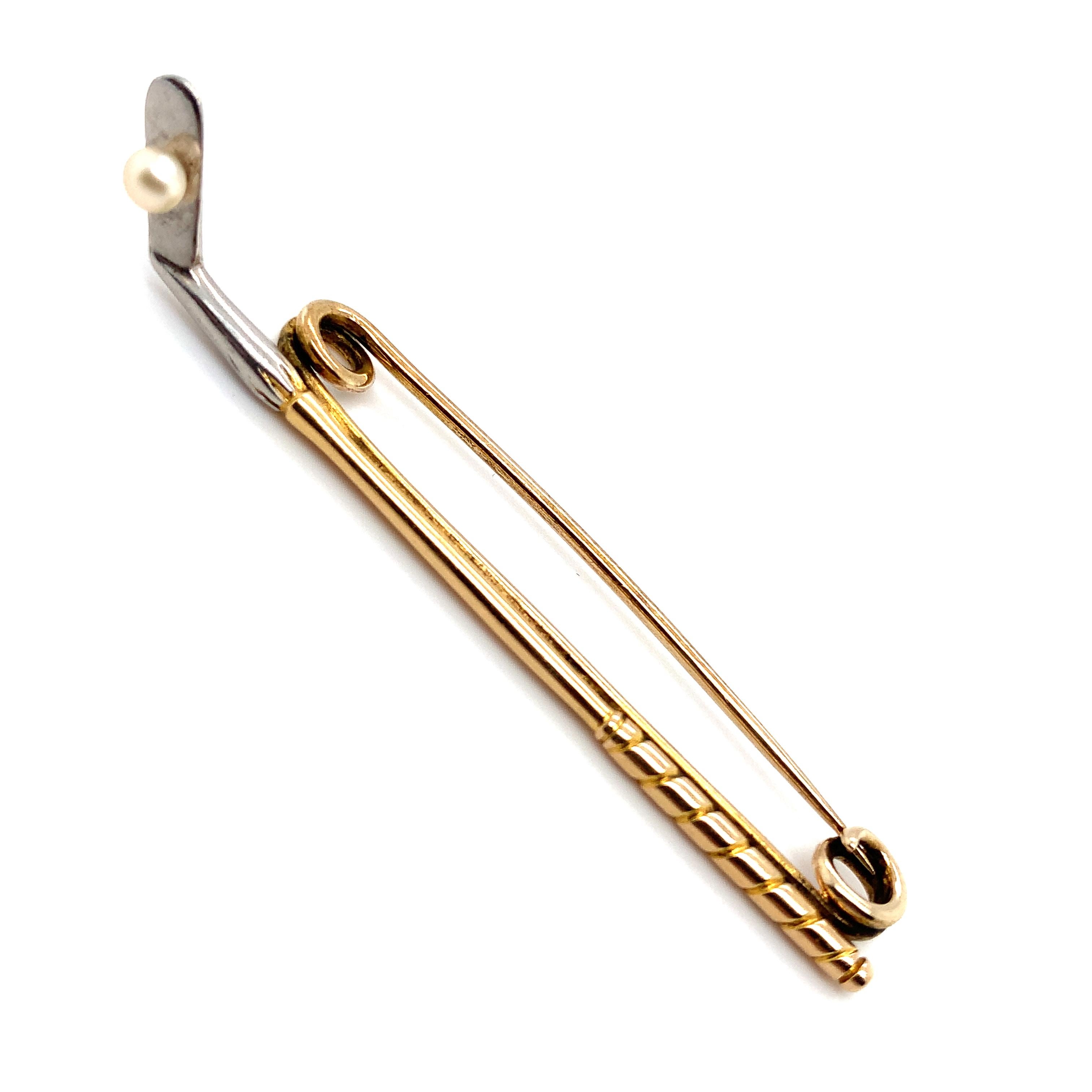 18ct Yellow gold and platinum art deco golf pin brooch with cultured pearl
Cultured pearl round shaped mounted in platinum 
Cultured pearl 3mm white shade
Length 55mm
Weight 3.9 grams
Accompanied by valuation
Beautiful golf pin brooch for golf club