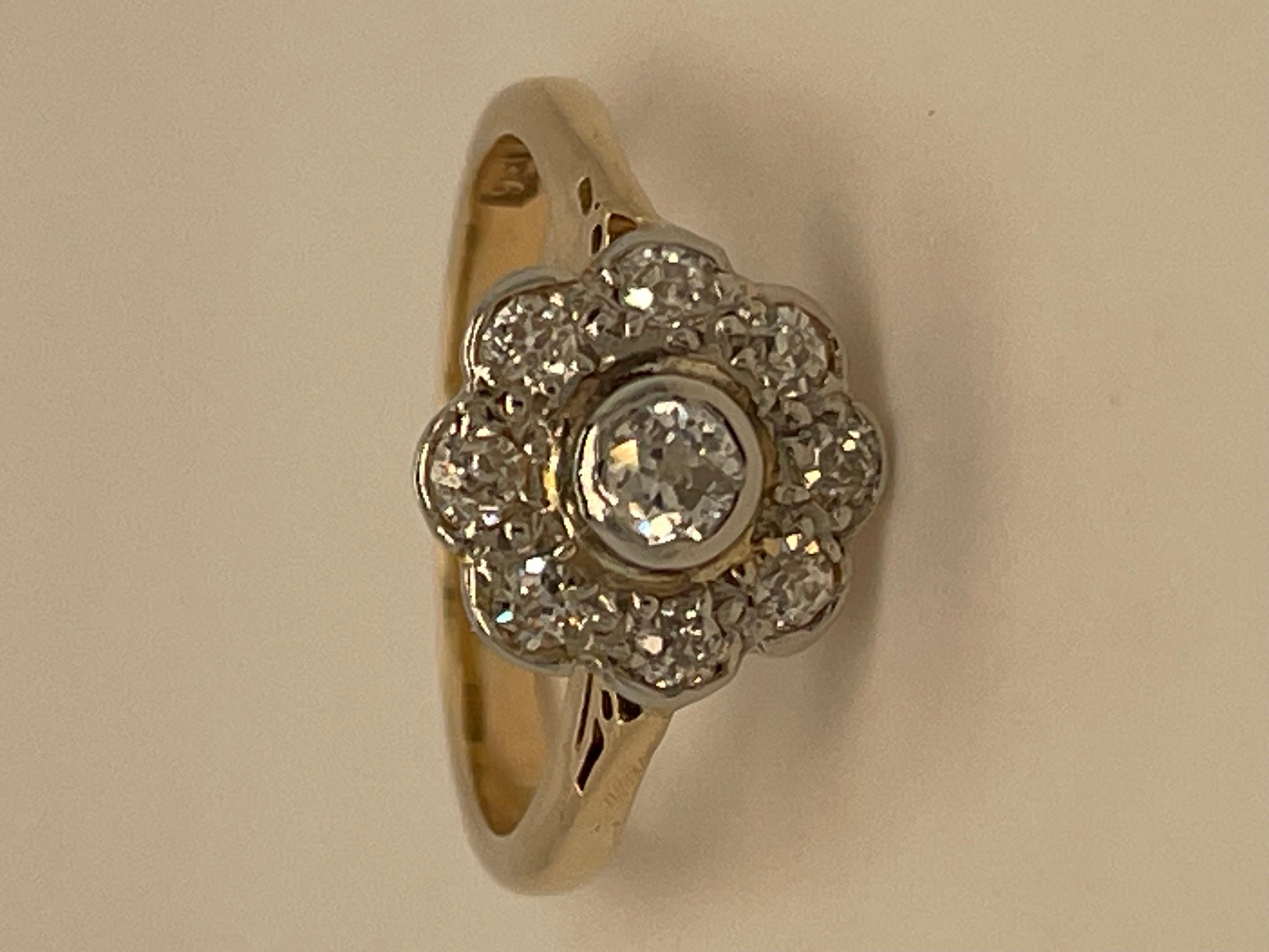 18ct  Yellow Gold and Platinum Diamond Daisy Cluster Ring For Sale 6