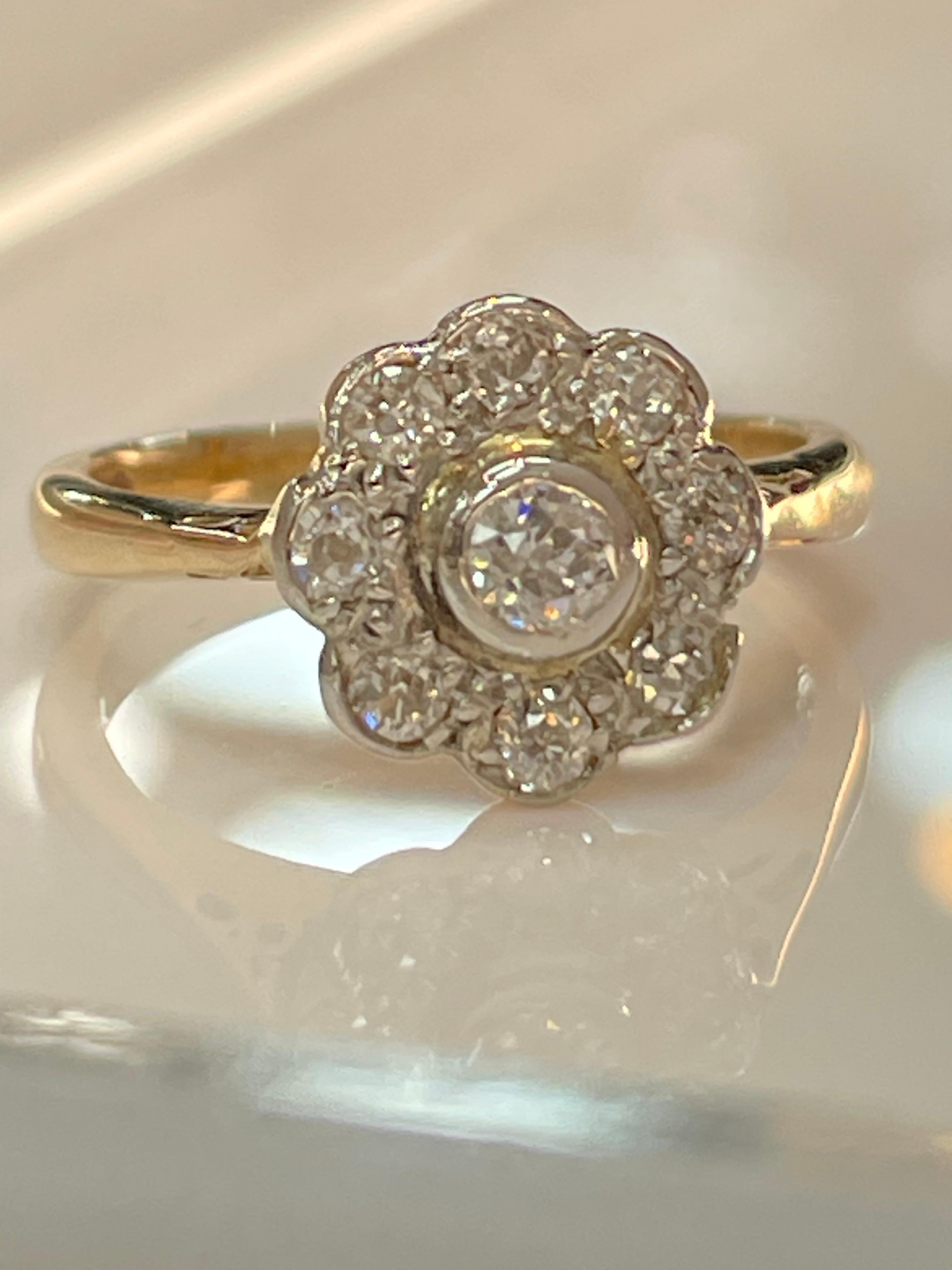 18ct  Yellow Gold and Platinum Diamond Daisy Cluster Ring For Sale 2