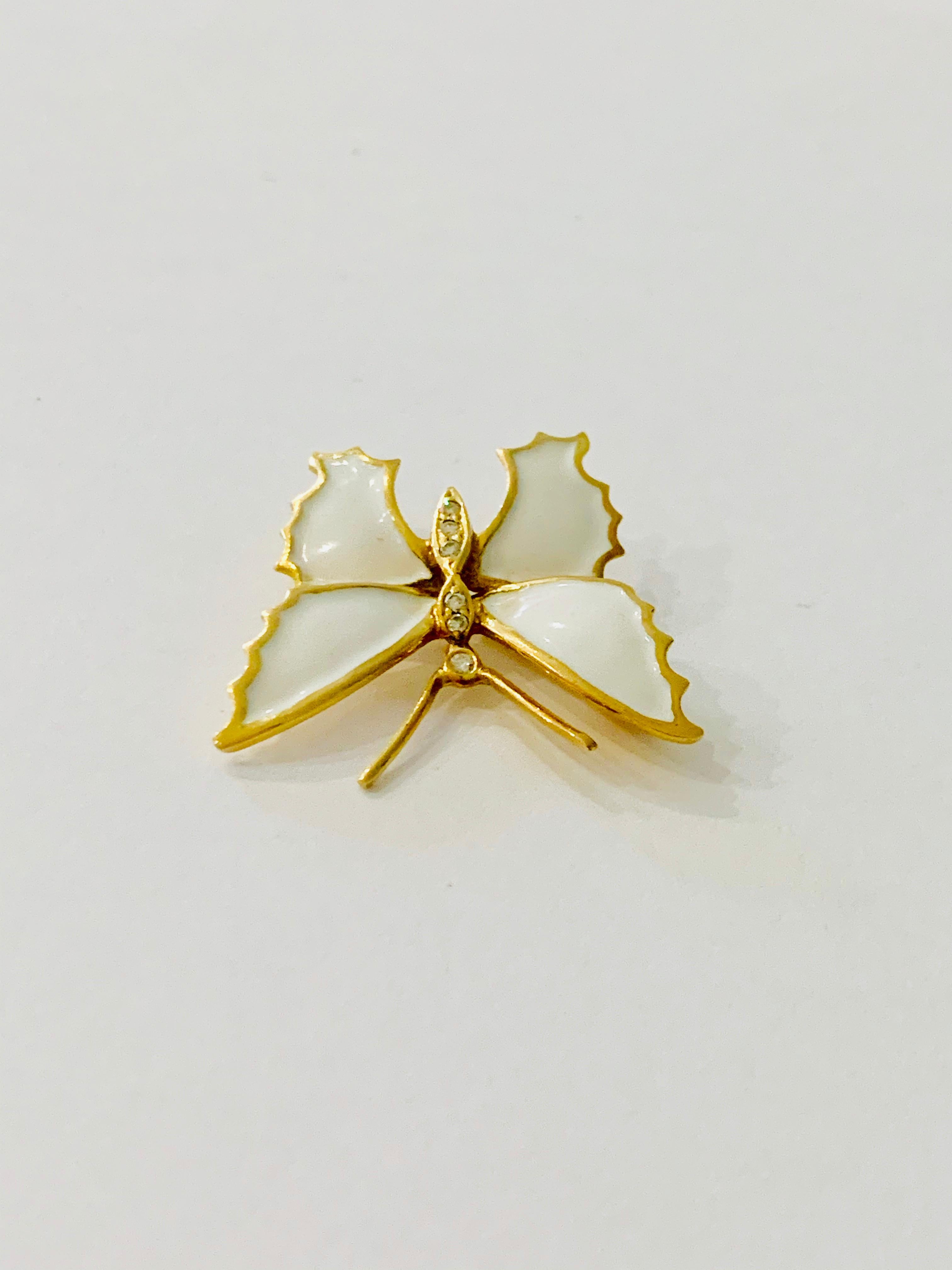 18 Carat Yellow Gold and White Enamel Butterfly Diamond Set Brooch In Excellent Condition For Sale In Chislehurst, Kent