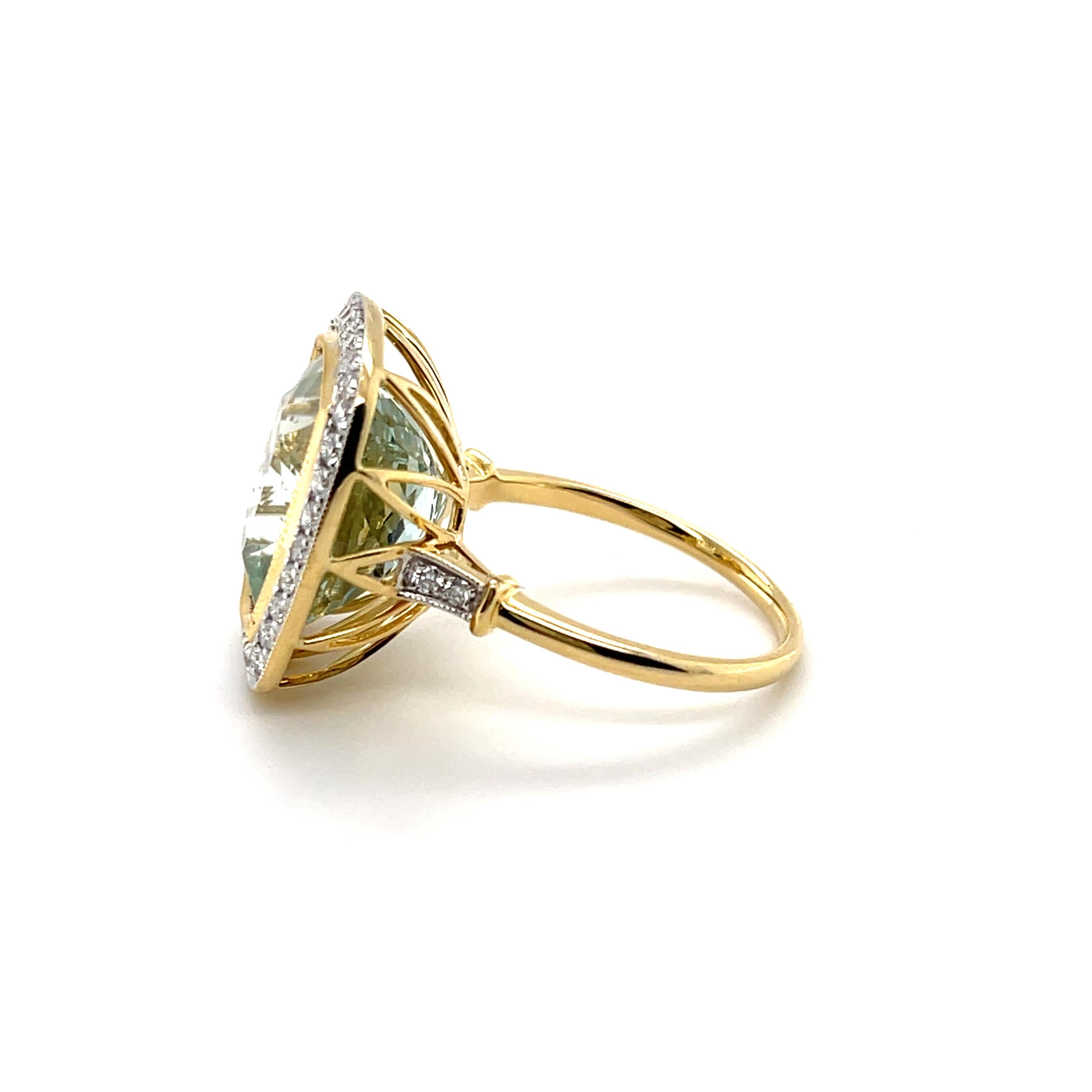 Im Angebot: Ring aus 18 Karat Gelbgold mit Aquamarin und Diamant () 3