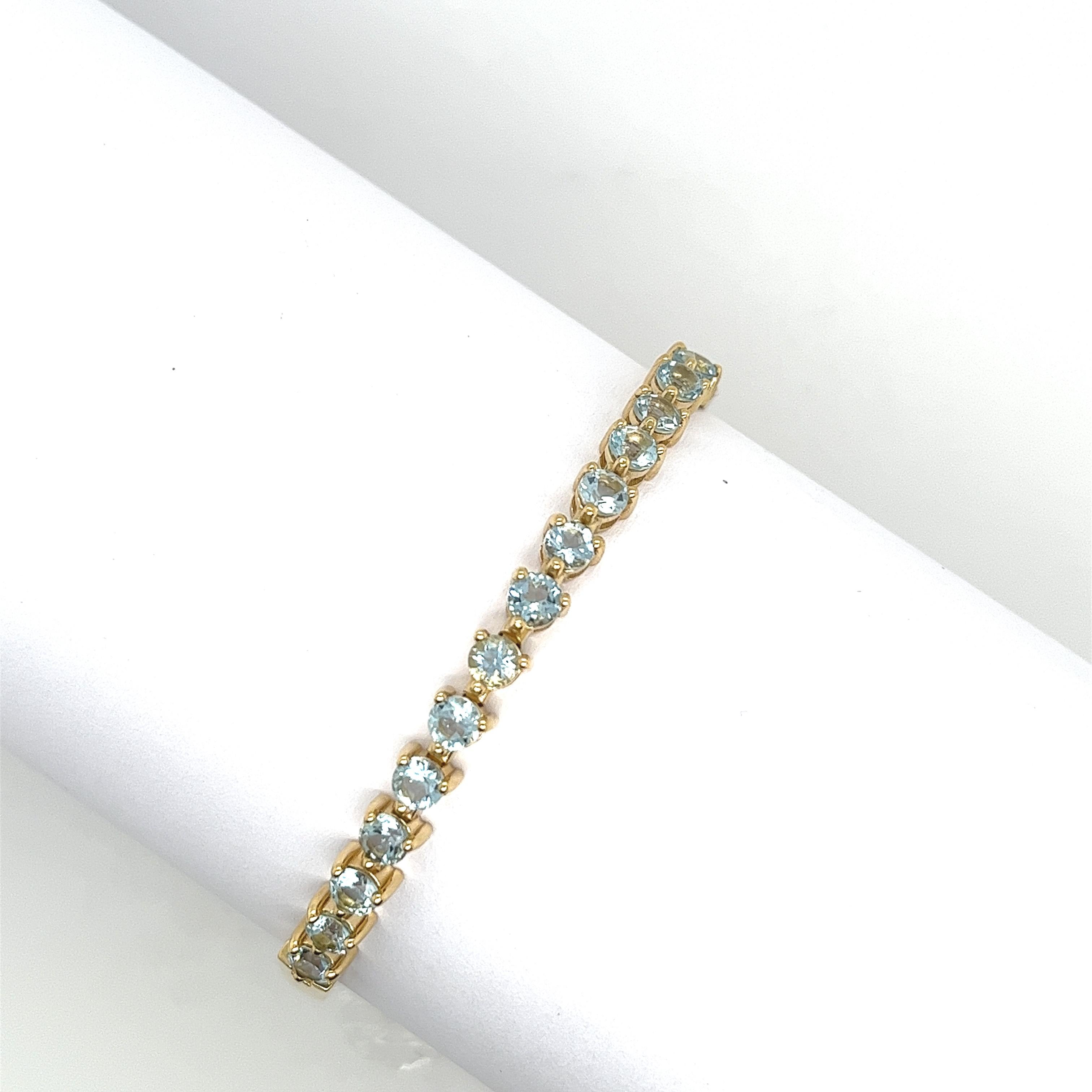 This bracelet is made of 18ct yellow gold and set with 14 round natural fine-quality aquamarines, and has a beautiful shiny finish. This design is ideal for everyday wear.

Total Aquamarine Weight: 2.15ct
Total Weight: 12.3g
Bracelet Length: