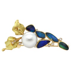Broche de oro amarillo de 18 ct con ópalo australiano, perla y diamante