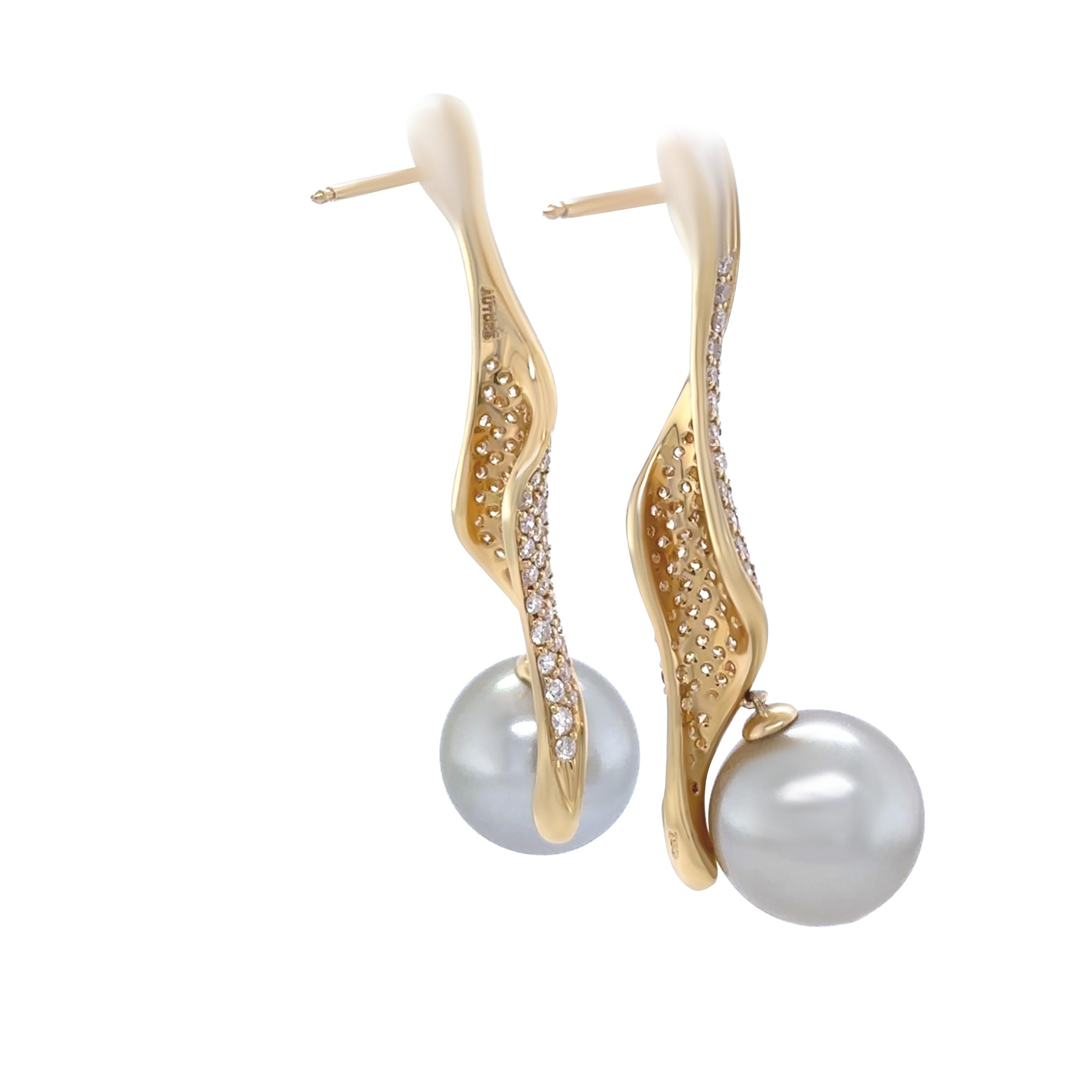 Boucles d'oreilles torsadées en or jaune 18ct Autore avec perles des mers du sud et diamants 1.00ct Excellent état - En vente à SYDNEY, NSW