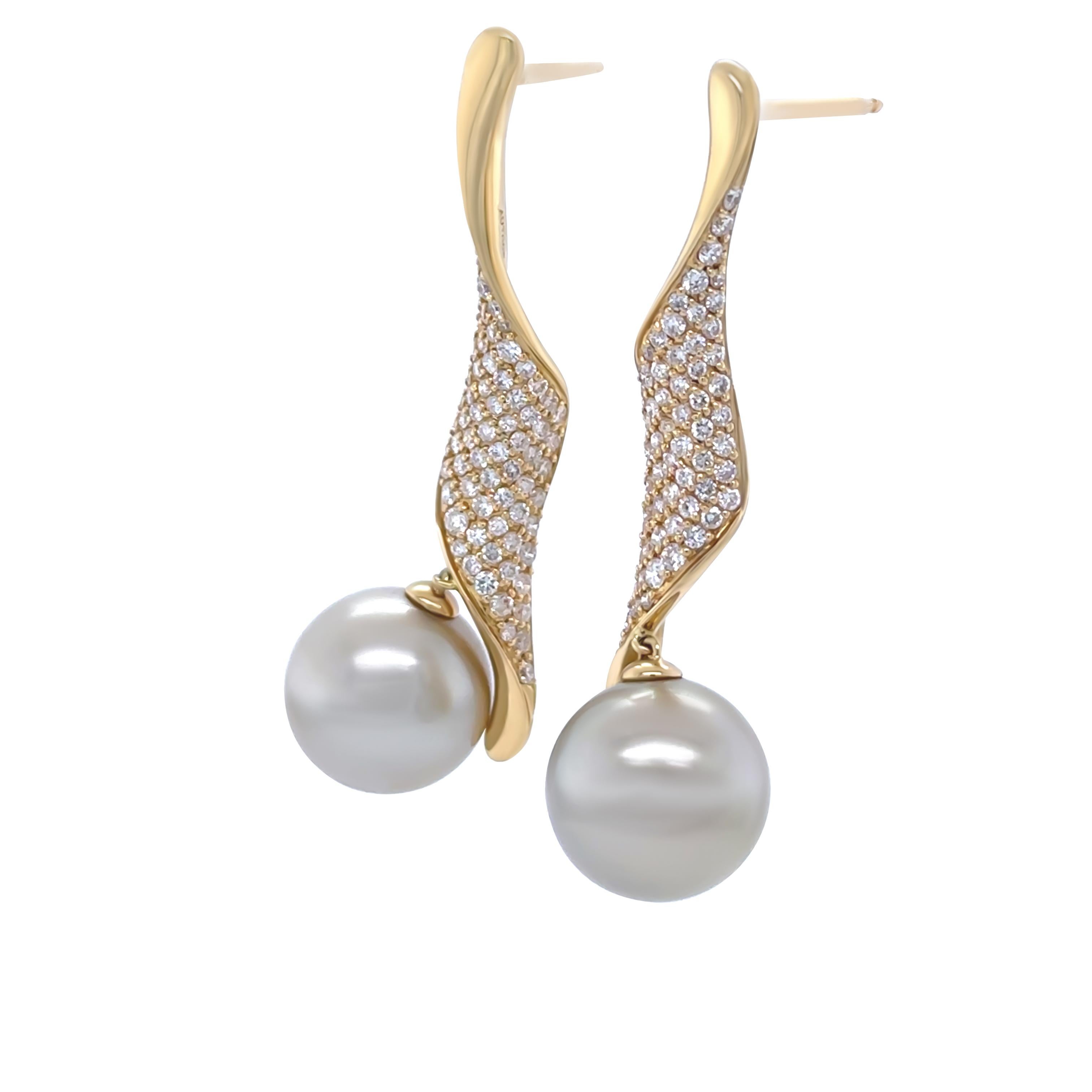 Boucles d'oreilles torsadées en or jaune 18ct Autore avec perles des mers du sud et diamants 1.00ct Pour femmes en vente