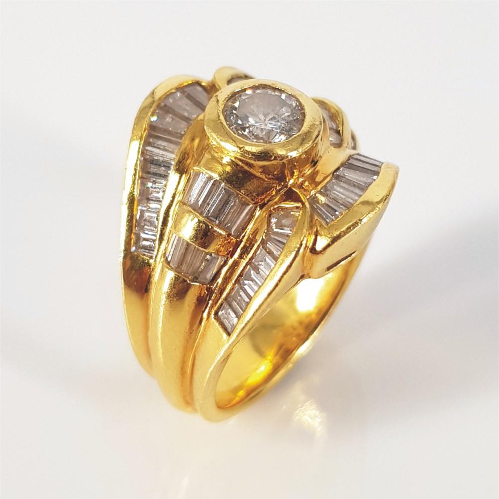 18 Karat Gelbgold Baguetteschliff Diamant-Kleiderring (Moderne) im Angebot