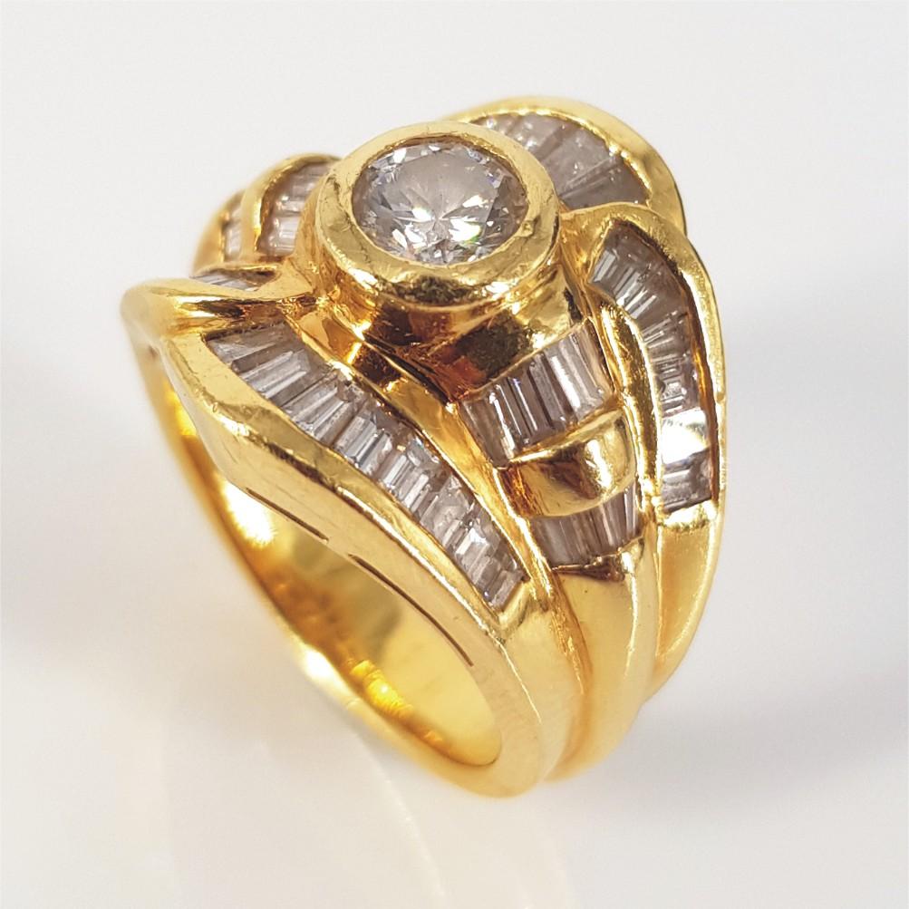 18 Karat Gelbgold Baguetteschliff Diamant-Kleiderring im Zustand „Hervorragend“ im Angebot in Cape Town, ZA