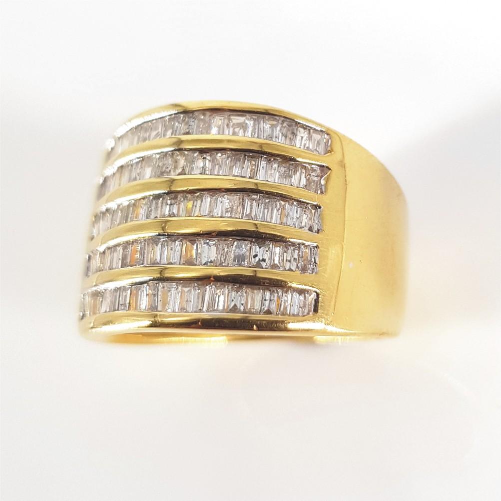 18ct Yellow Gold Baguette Cut Diamond Ring In Excellent Condition For Sale In Cape Town, ZA