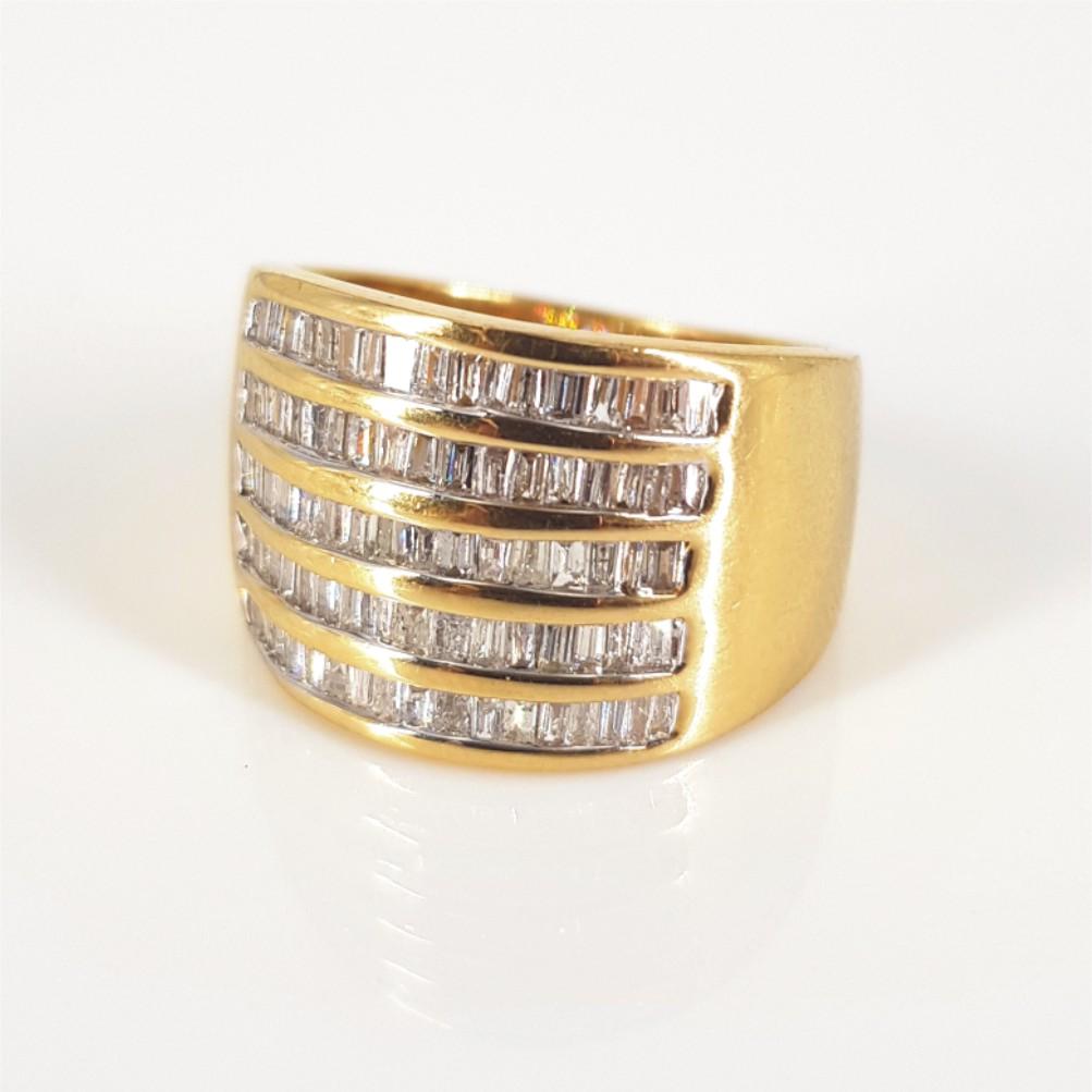 18ct Yellow Gold Baguette Cut Diamond Ring For Sale 1