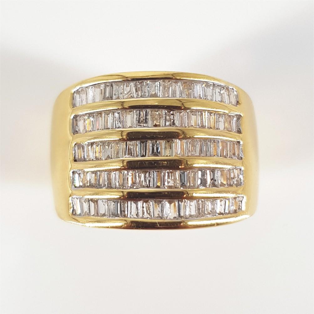 18ct Yellow Gold Baguette Cut Diamond Ring For Sale 3