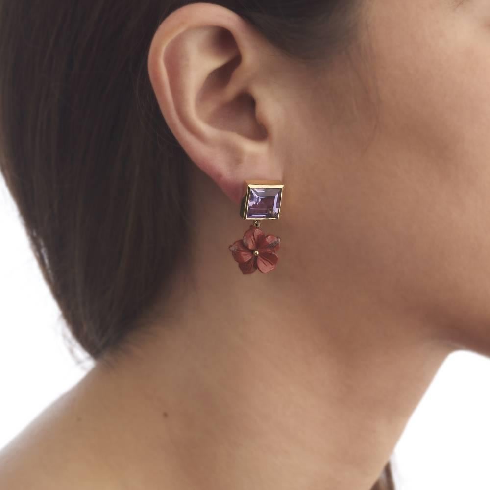 Contemporary 18ct Yellow Gold, Black Diamond, Amethyst and Jasper Flower Earrings For Sale