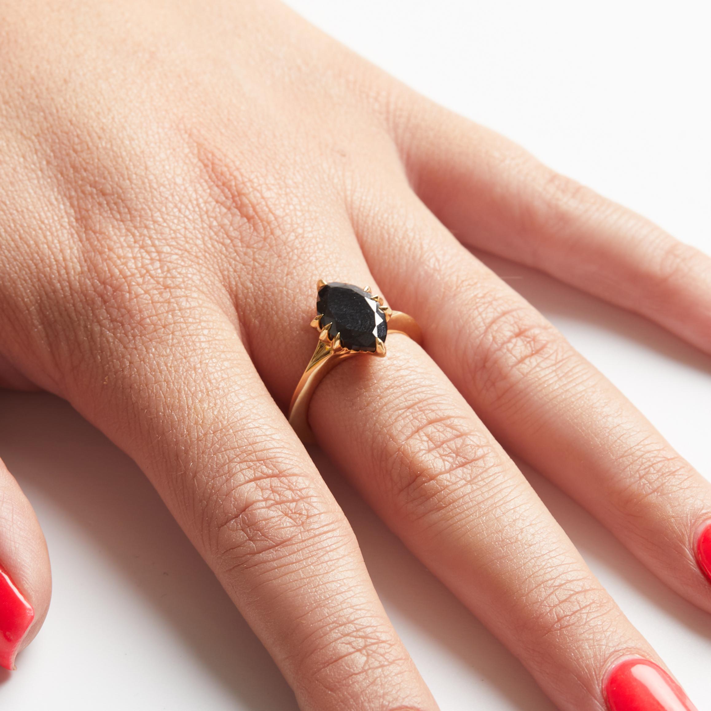 Contemporary 18ct Yellow Gold & Black Marquise Diamond Ring For Sale
