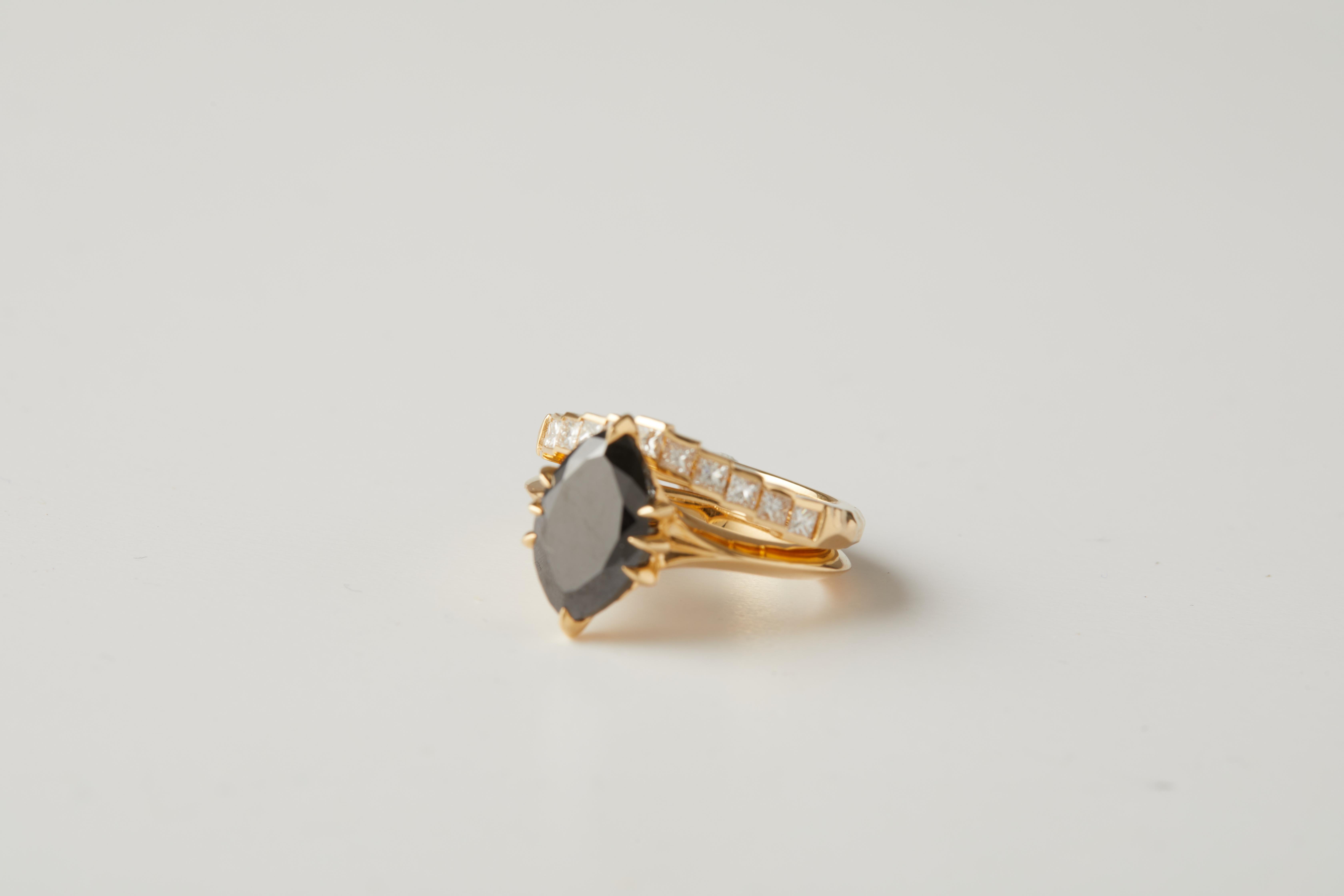 18ct Gelbgold & Schwarzer Marquise Diamant Ring (Marquiseschliff) im Angebot