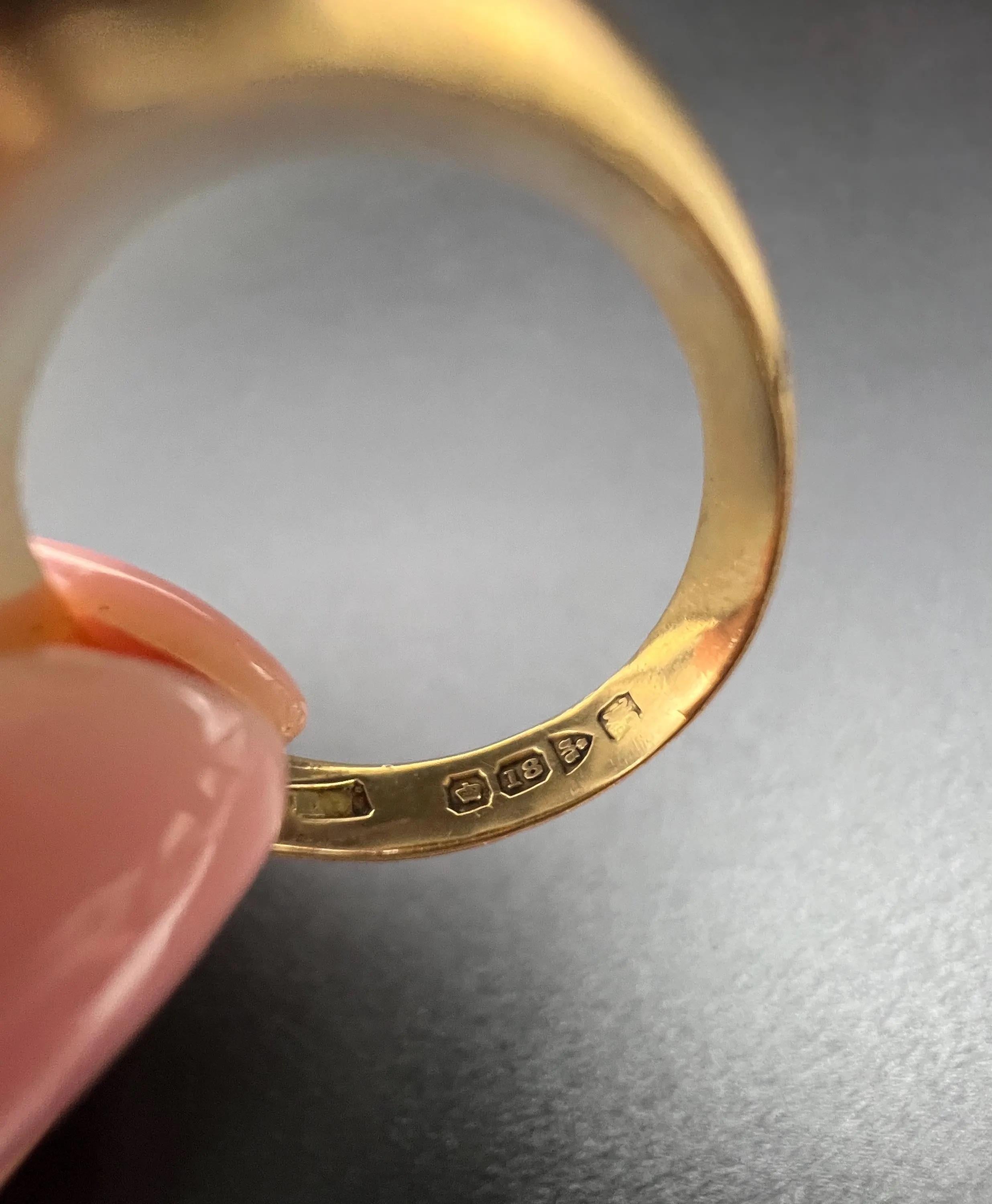 18ct Yellow Gold Boars Head Engraved Signet Ring Hallmarked Chester Circa 1920s in vendita 3