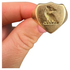 18ct Yellow Gold Boars Head Engraved Signet Ring Hallmarked Chester Circa 1920s