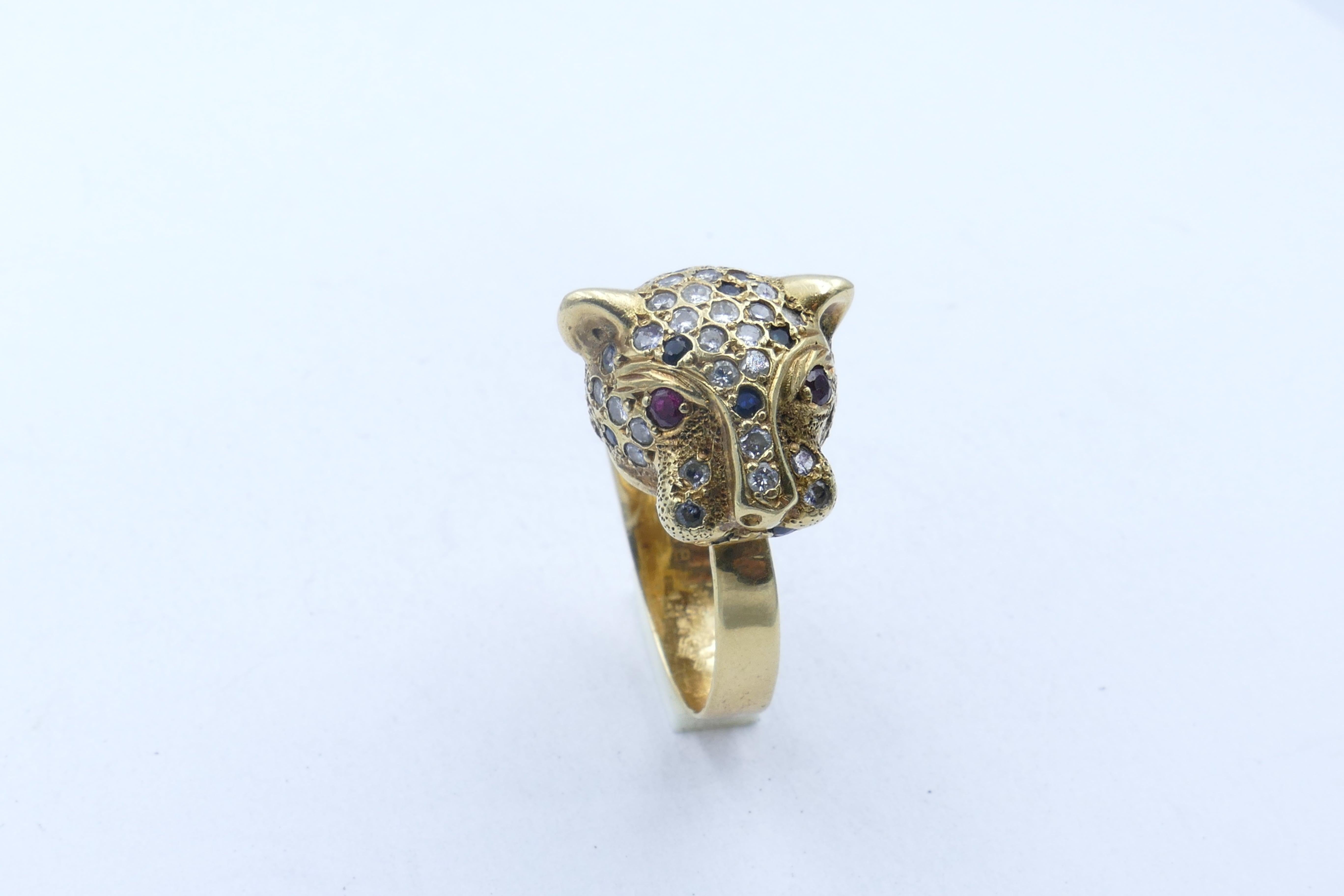 WOW! What a fabulous 'Duchess of Windsor' look-alike Ring this gorgeous piece of Animal Jewellery is!
Set in 18ct Yellow Gold with eyes of quality Rubies, & scattered over the head & neck are Sapphires & Diamonds, it certainly makes an impact.
The