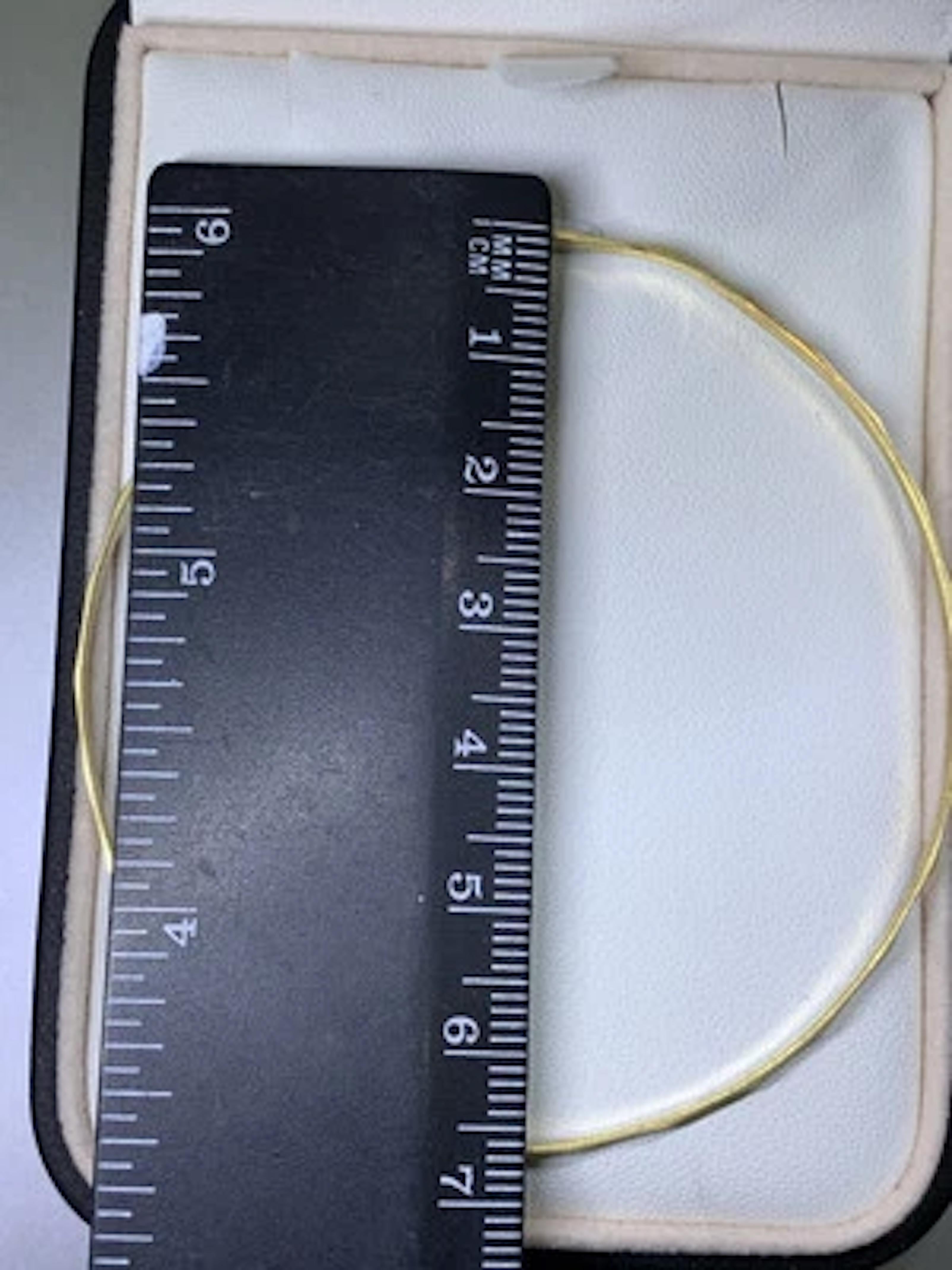 Bracelet jonc épais en or jaune 18 carats 4,2 g 7 3/4 pouces Neuf - En vente à London, GB