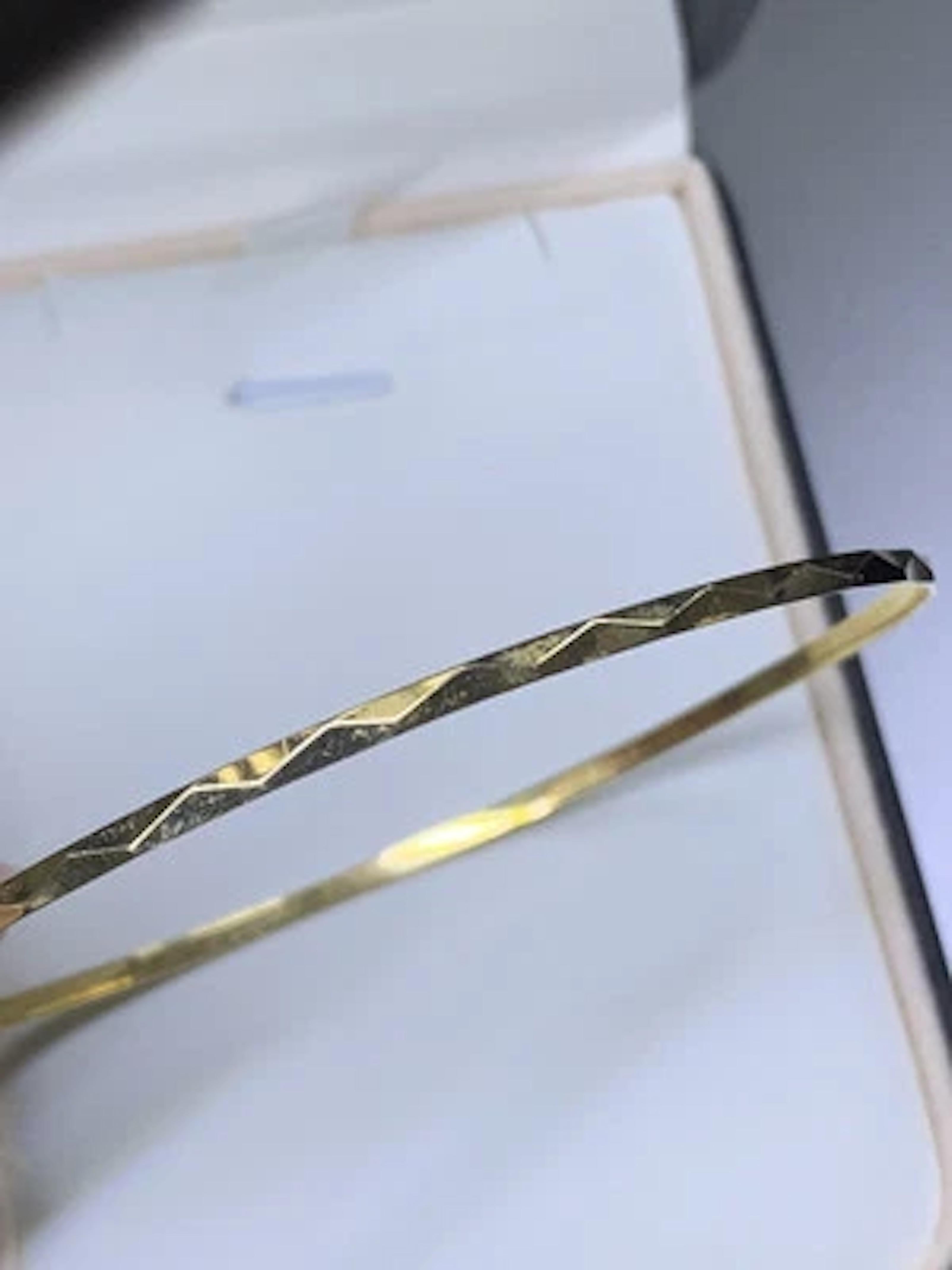Bracelet jonc épais en or jaune 18 carats 4,2 g 7 3/4 pouces en vente 2