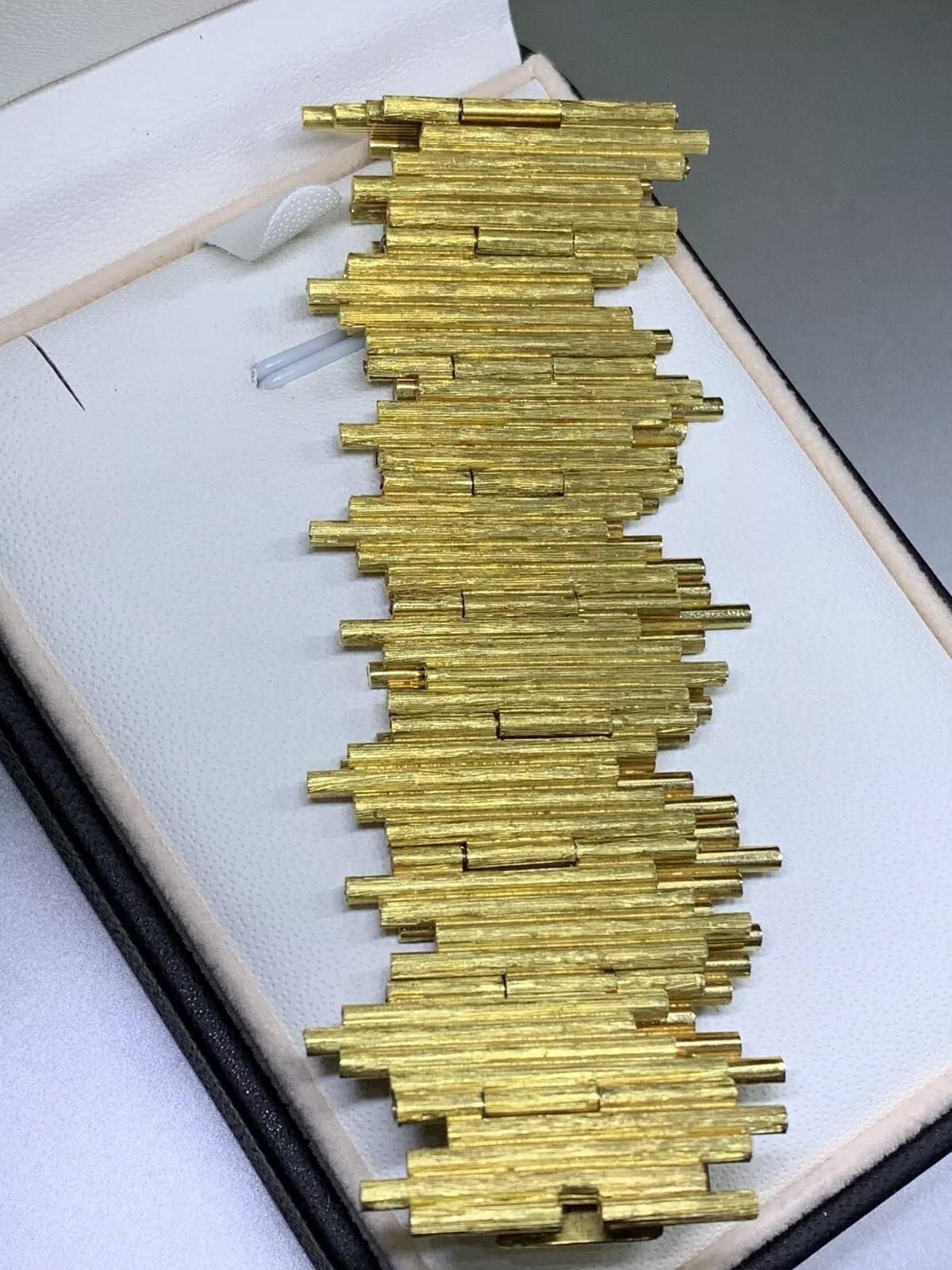 18ct Yellow gold chunky large bangle bark bracelet 7 inches length For Sale 9