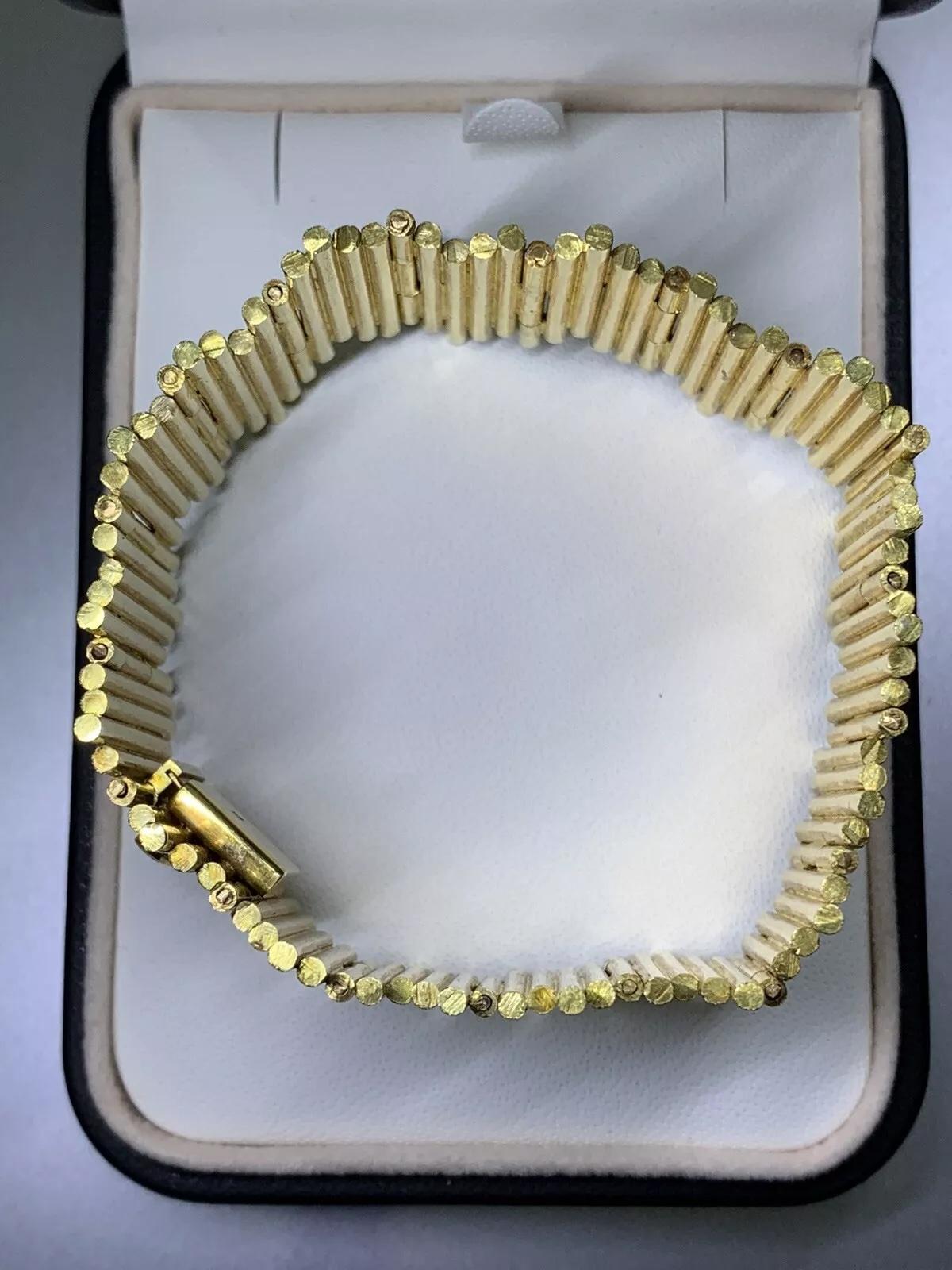 18ct Yellow gold chunky large bangle bark bracelet 7 inches length
Solid gold 18ct yellow gold matte finish bracelet.
Chunky heavy large 30mm width vintage bracelet 7 inches length stamped.
Hallmarked 
Weight 92.0g
7 inches length 
Box and valuation