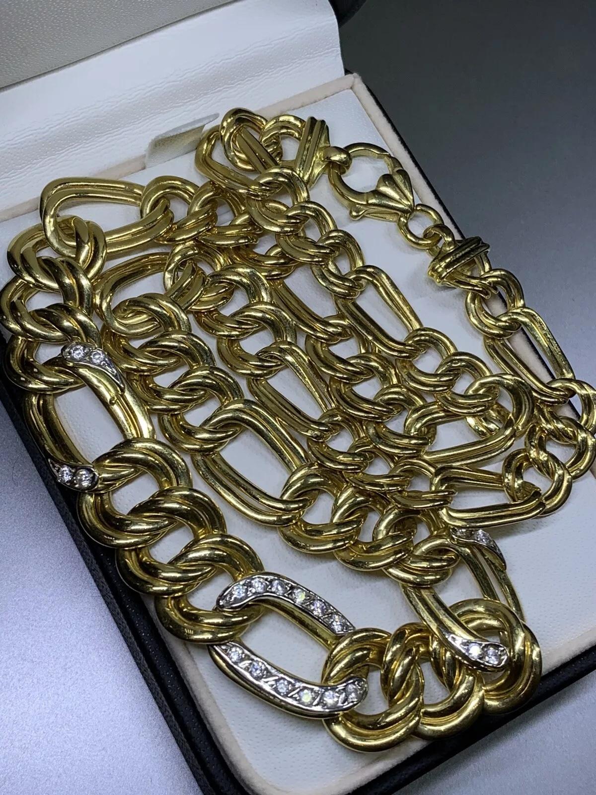 Women's or Men's 18ct yellow gold chunky large link curb cuban necklace. For Sale