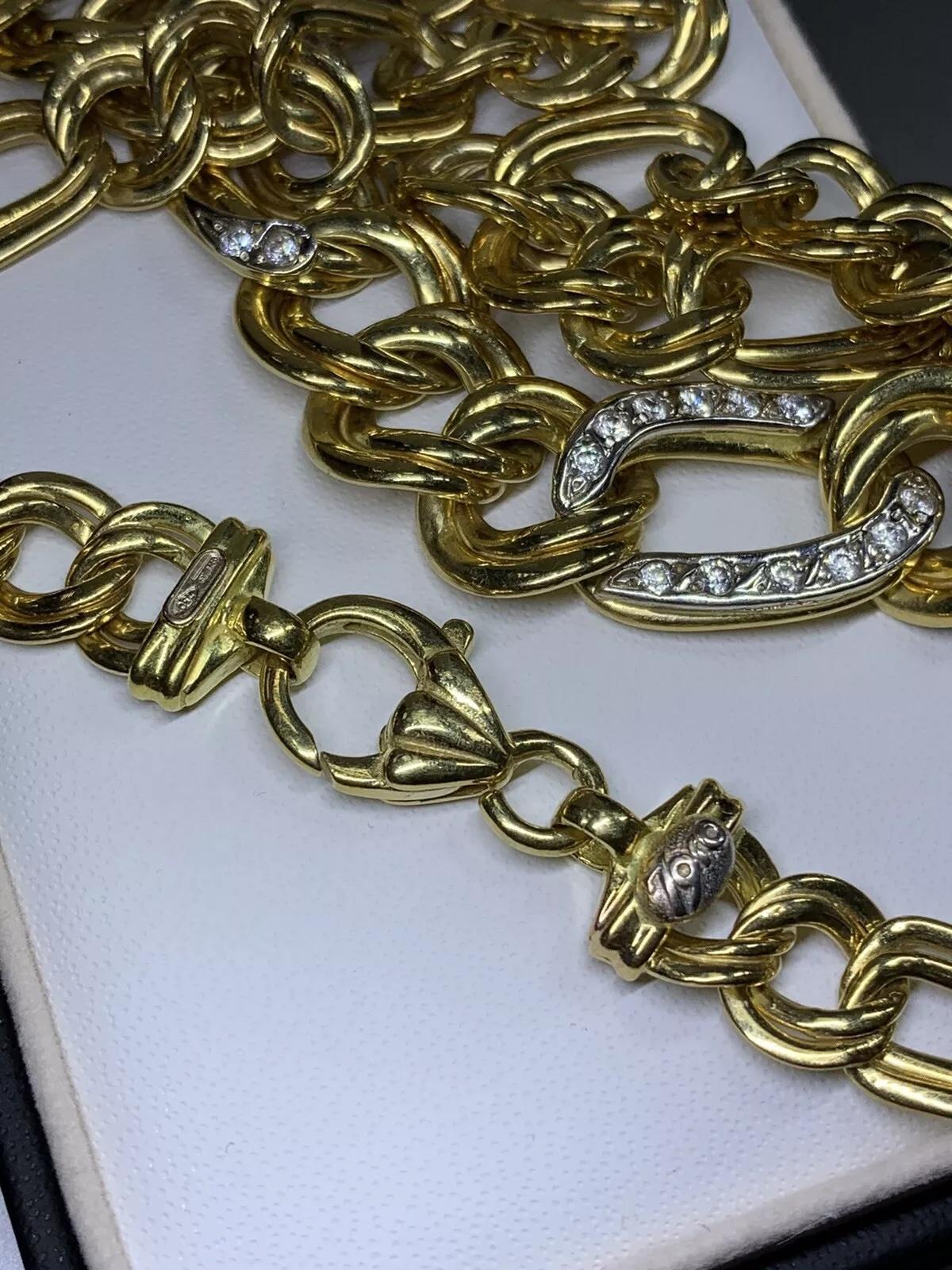 18ct yellow gold chunky large link curb cuban necklace. For Sale 2