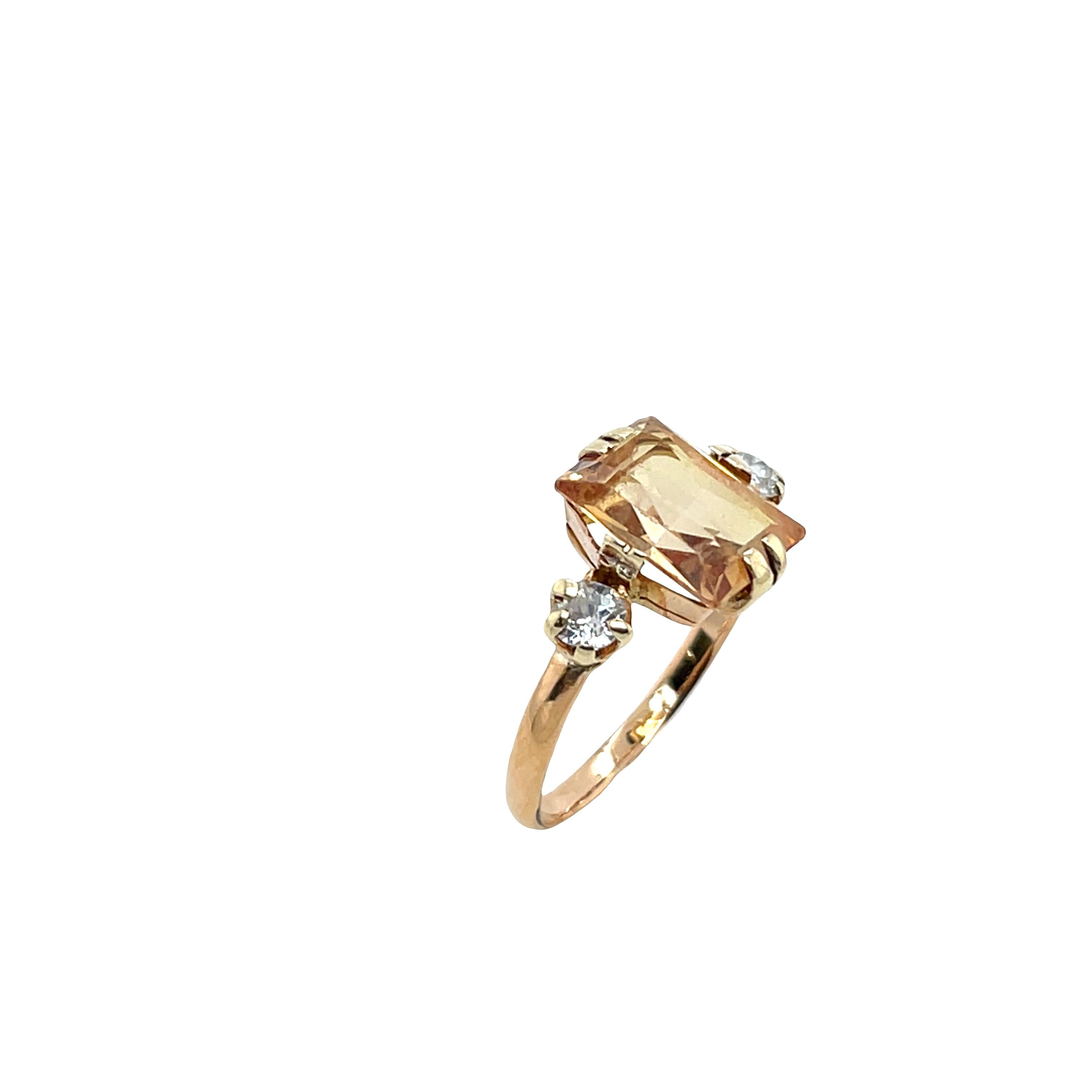 Taille émeraude Citrine en or jaune 18ct sertie de 2 diamants en vente