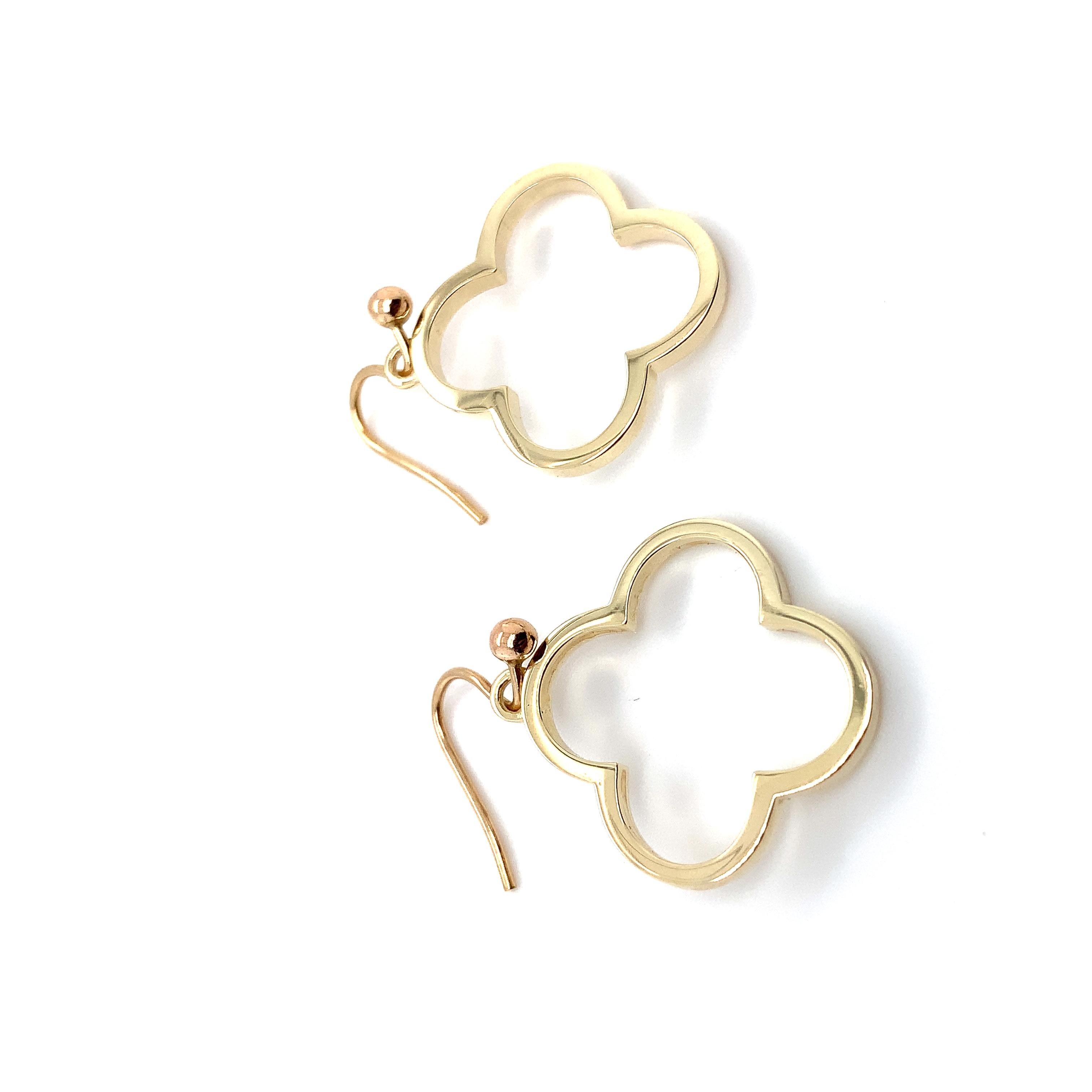 Women's 9k Yellow gold clover drop earrings  For Sale