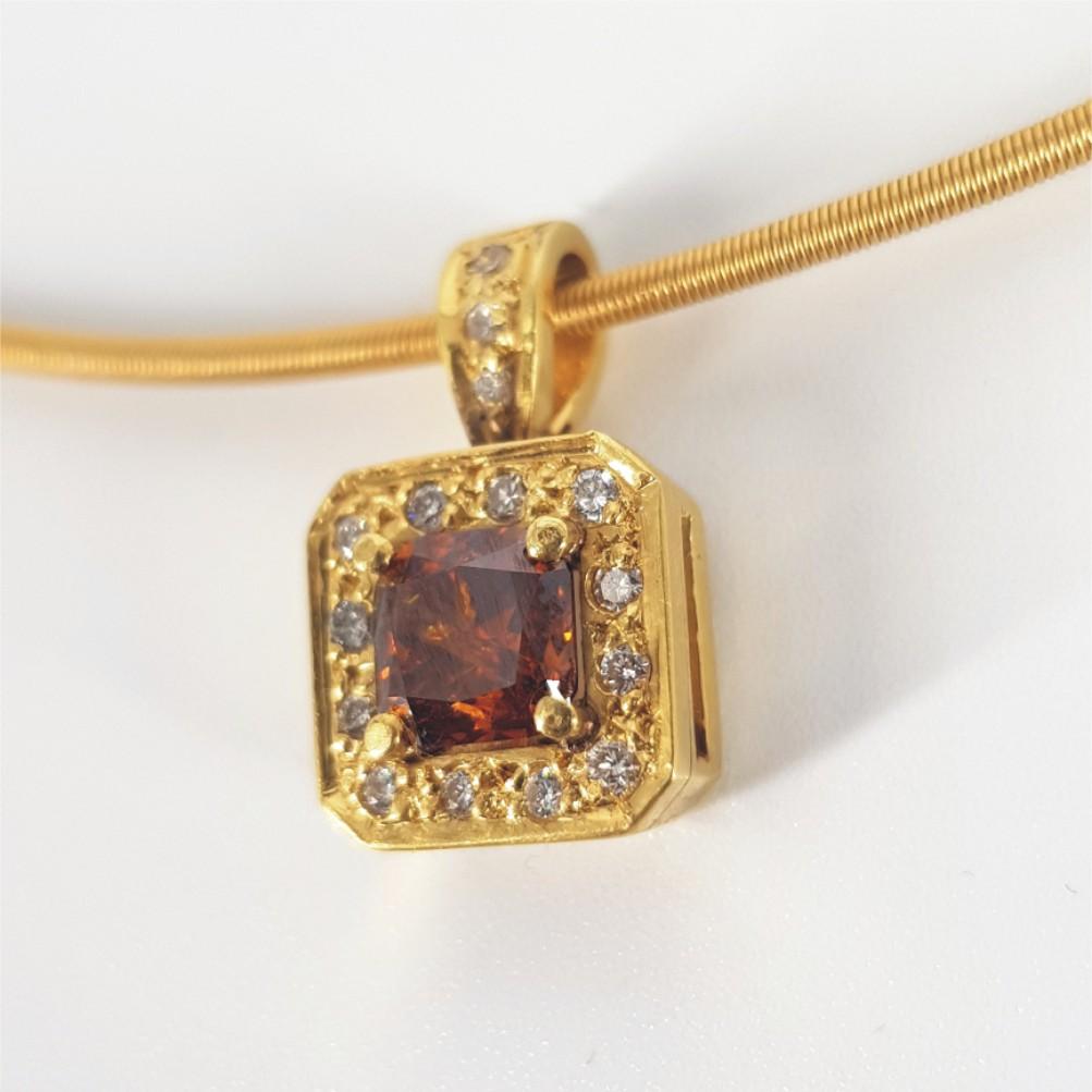 18ct Yellow Gold Cognac & Diamond Necklace In Excellent Condition In Cape Town, ZA