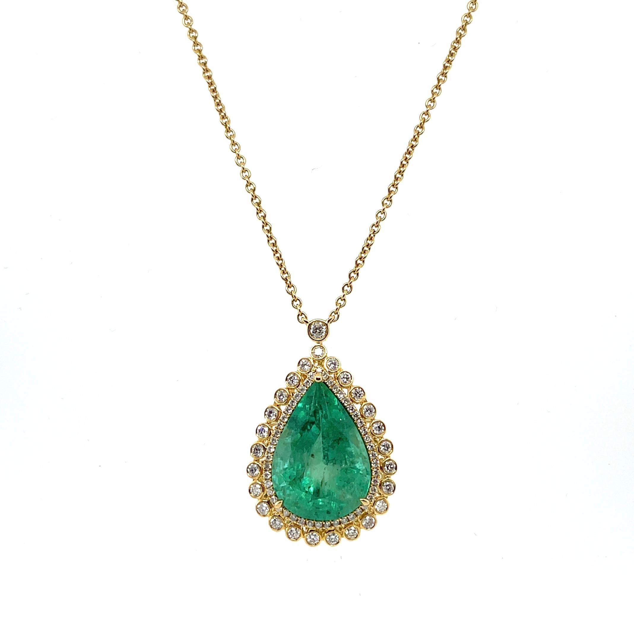 18ct Yellow Gold Colombian Emerald and Diamond Necklace For Sale