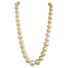 Collana di perle coltivate e zaffiri in oro giallo 18ct 1ct 82.6g