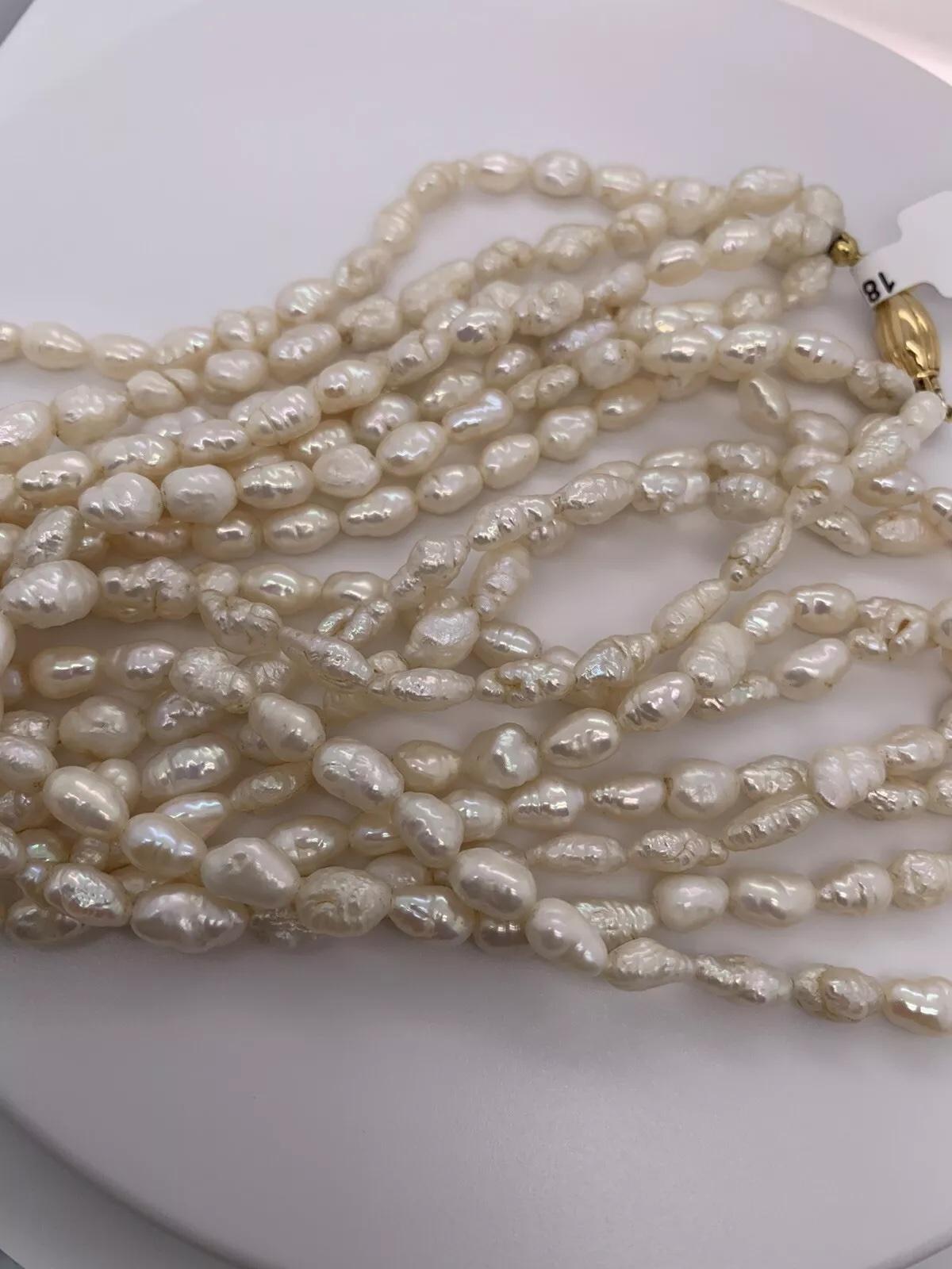 Collana con offerte di perle di riso coltivate in oro giallo 18ct. In condizioni Nuovo in vendita a London, GB