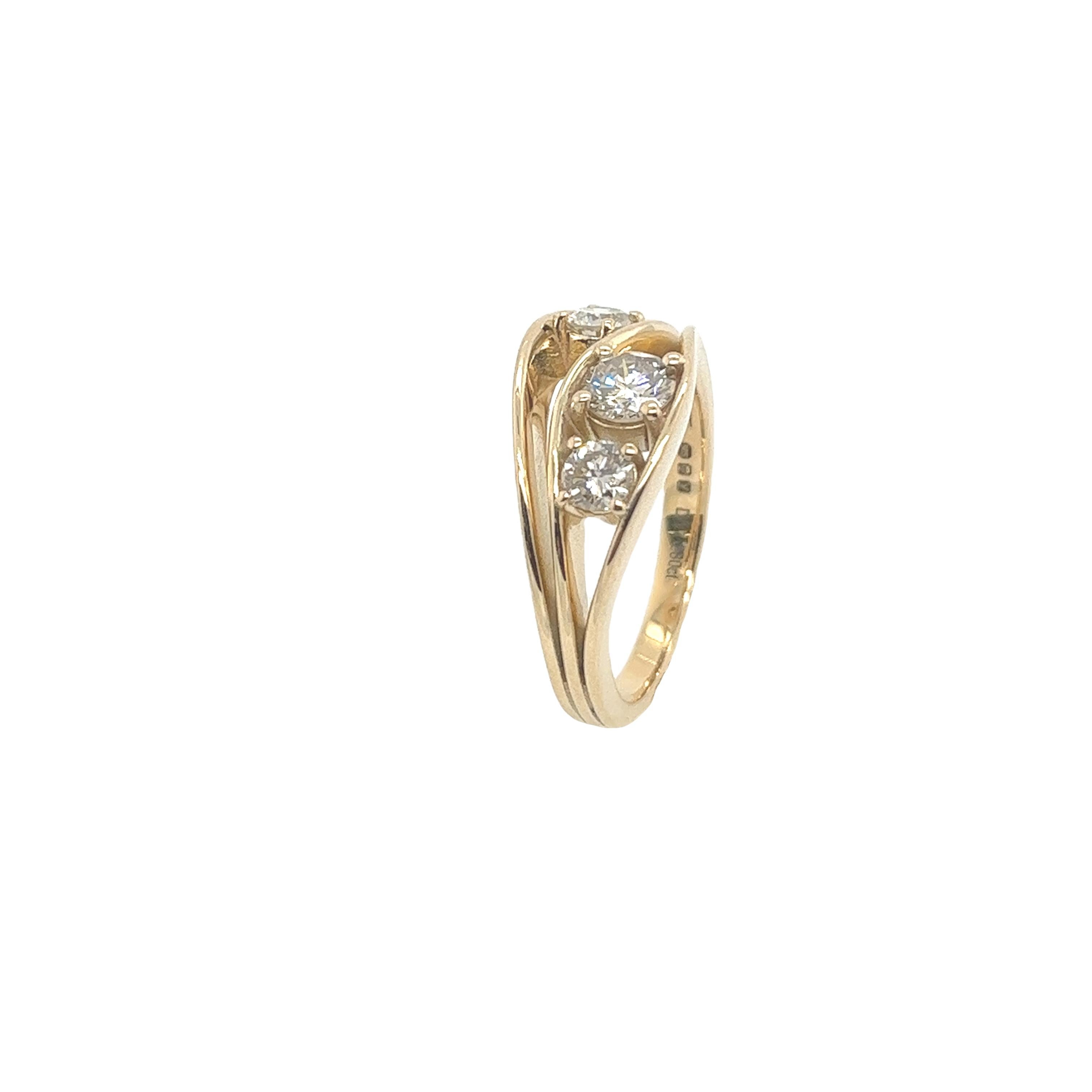 14ct Yellow Gold Diamond 3-Stone Ring Set With 0.80ct of Natural Diamonds In New Condition For Sale In London, GB
